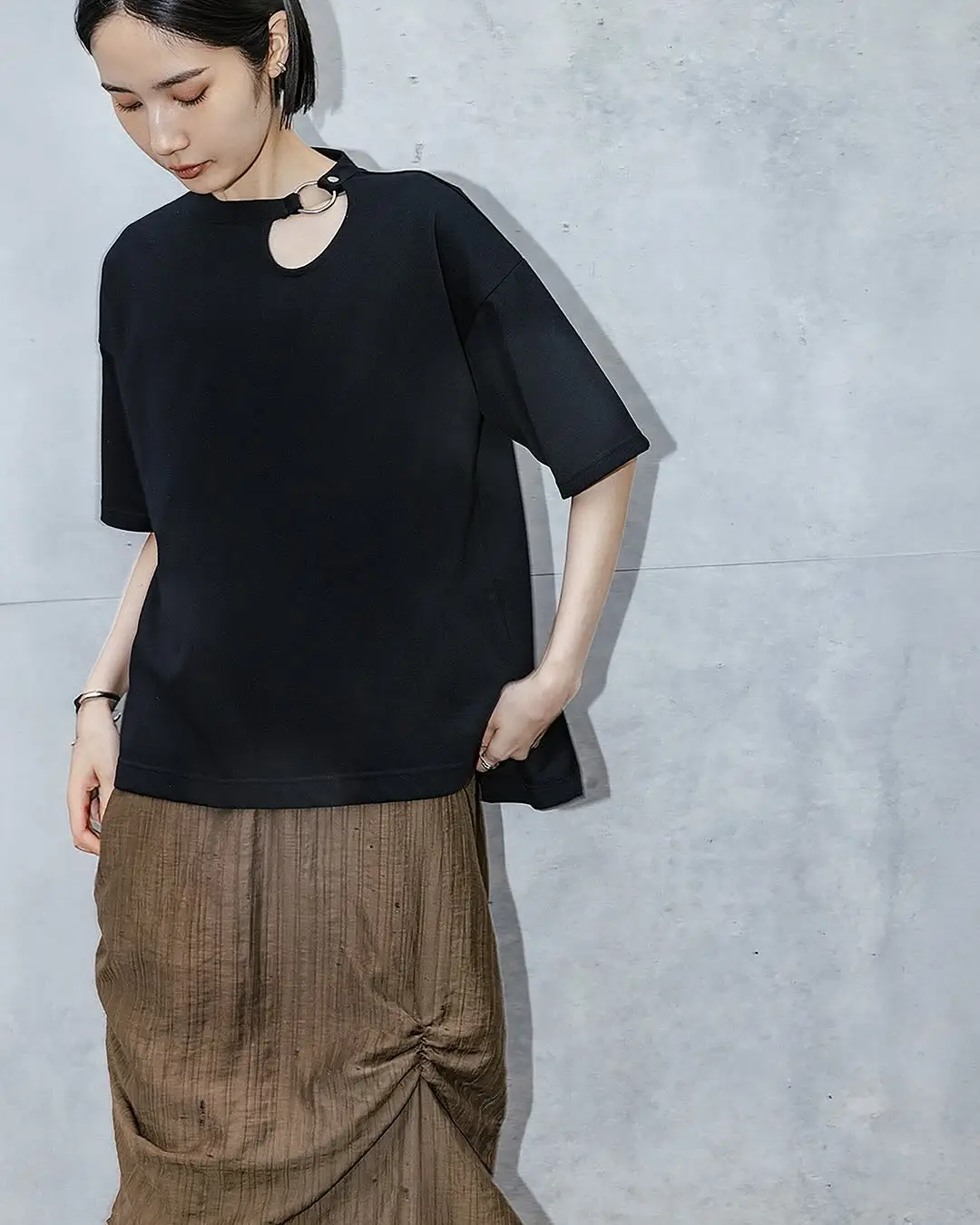 casual summer t-shirt outfit for women 2026 Structured Black Tee with Long Skirt Soft Contrast