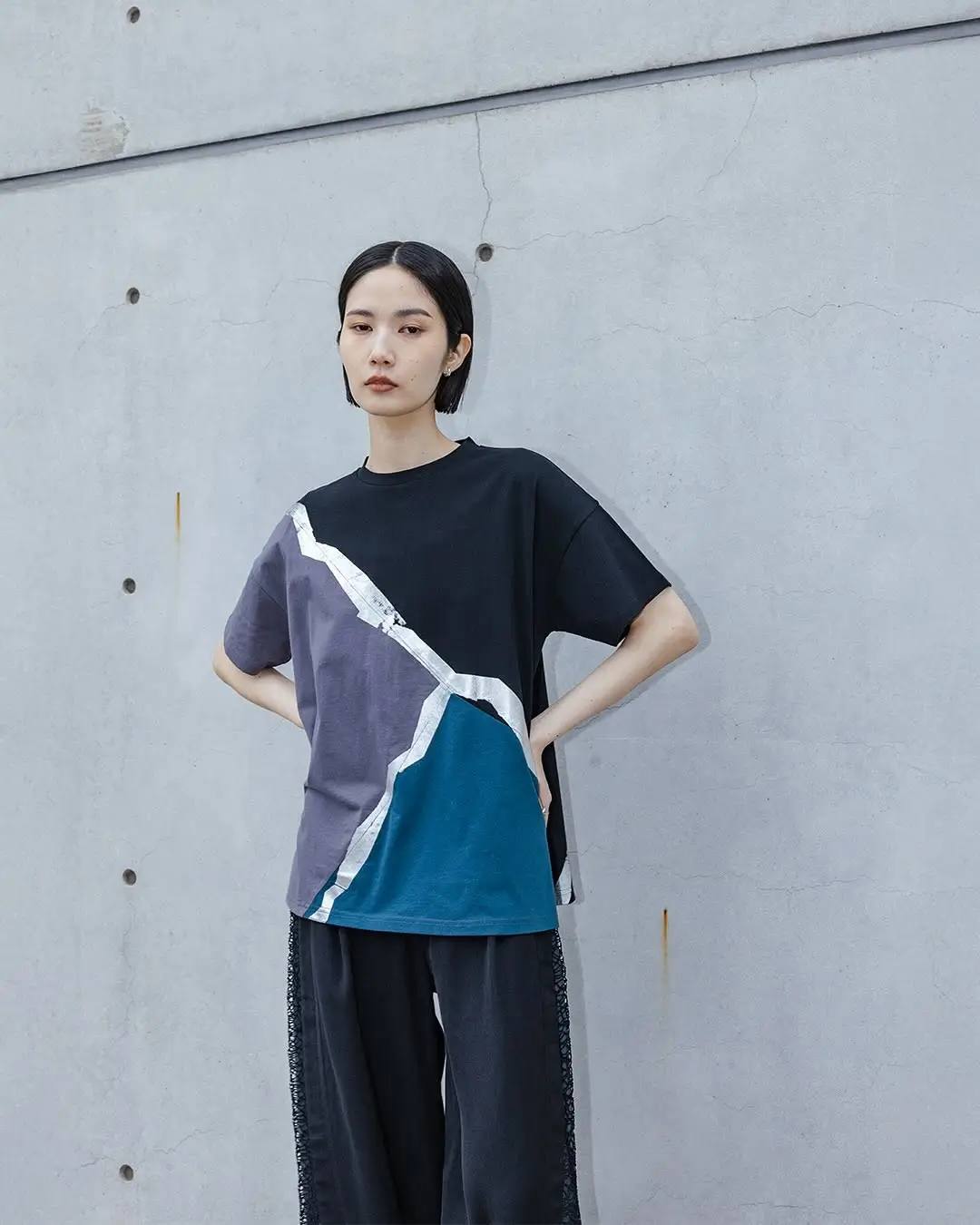 casual summer t-shirt outfit for women 2026 Modern Graphic Lines and Relaxed Urban Cool