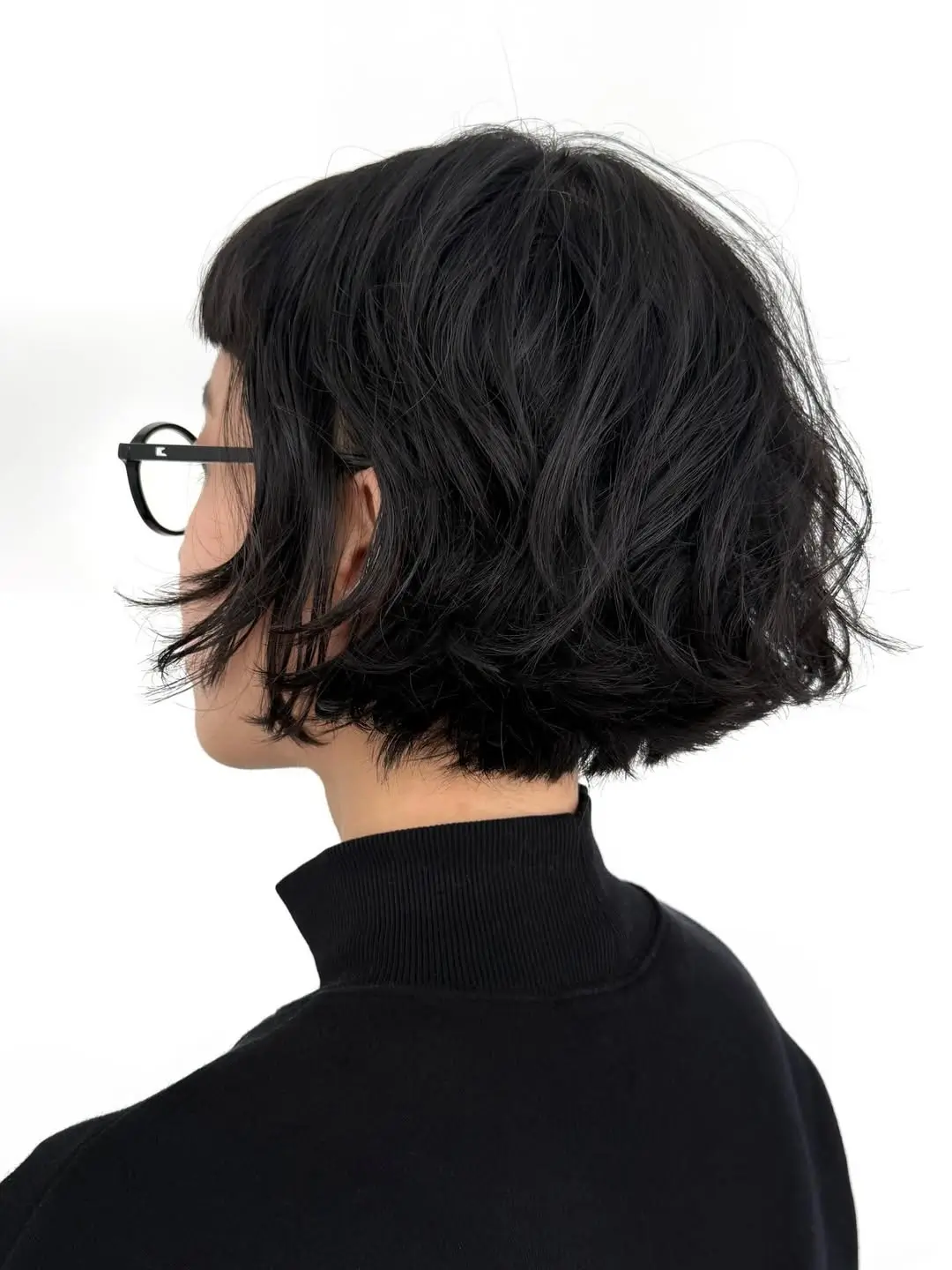 chic summer haircut 2026 Short layered bob with soft shabby texture