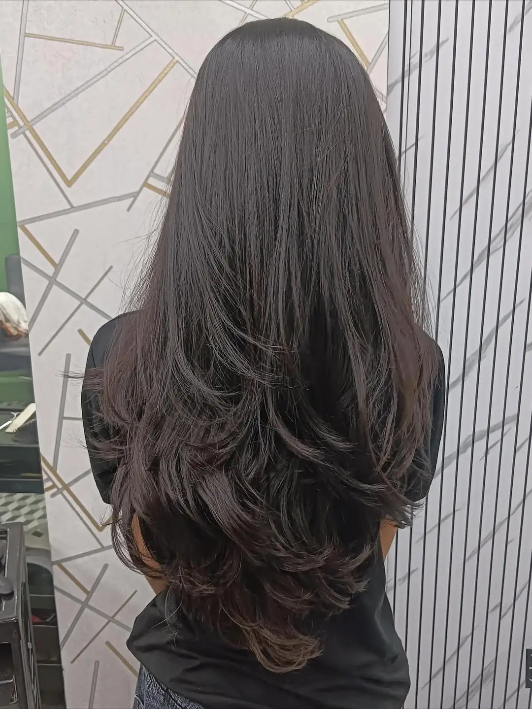 chic summer haircut 2026 Long layered ends with soft flowing finish