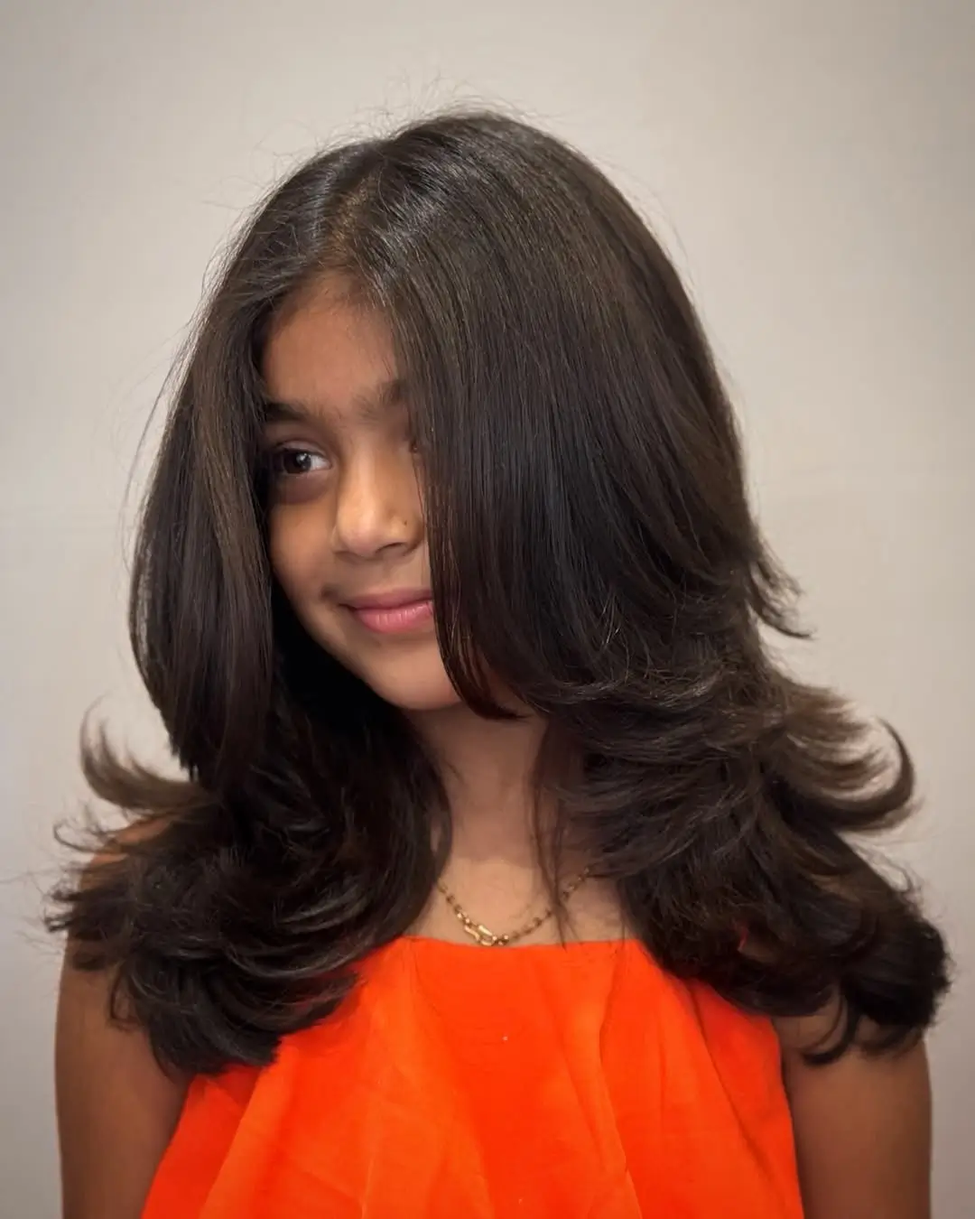 chic summer haircut 2026 Layered Mid-Length Blowout with Effortless Volume