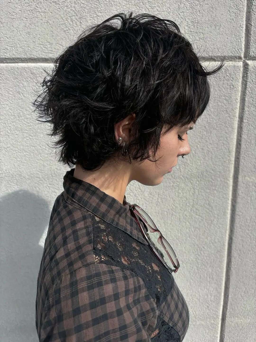chic summer haircut 2026 Messy shaggy crop with rocker energy