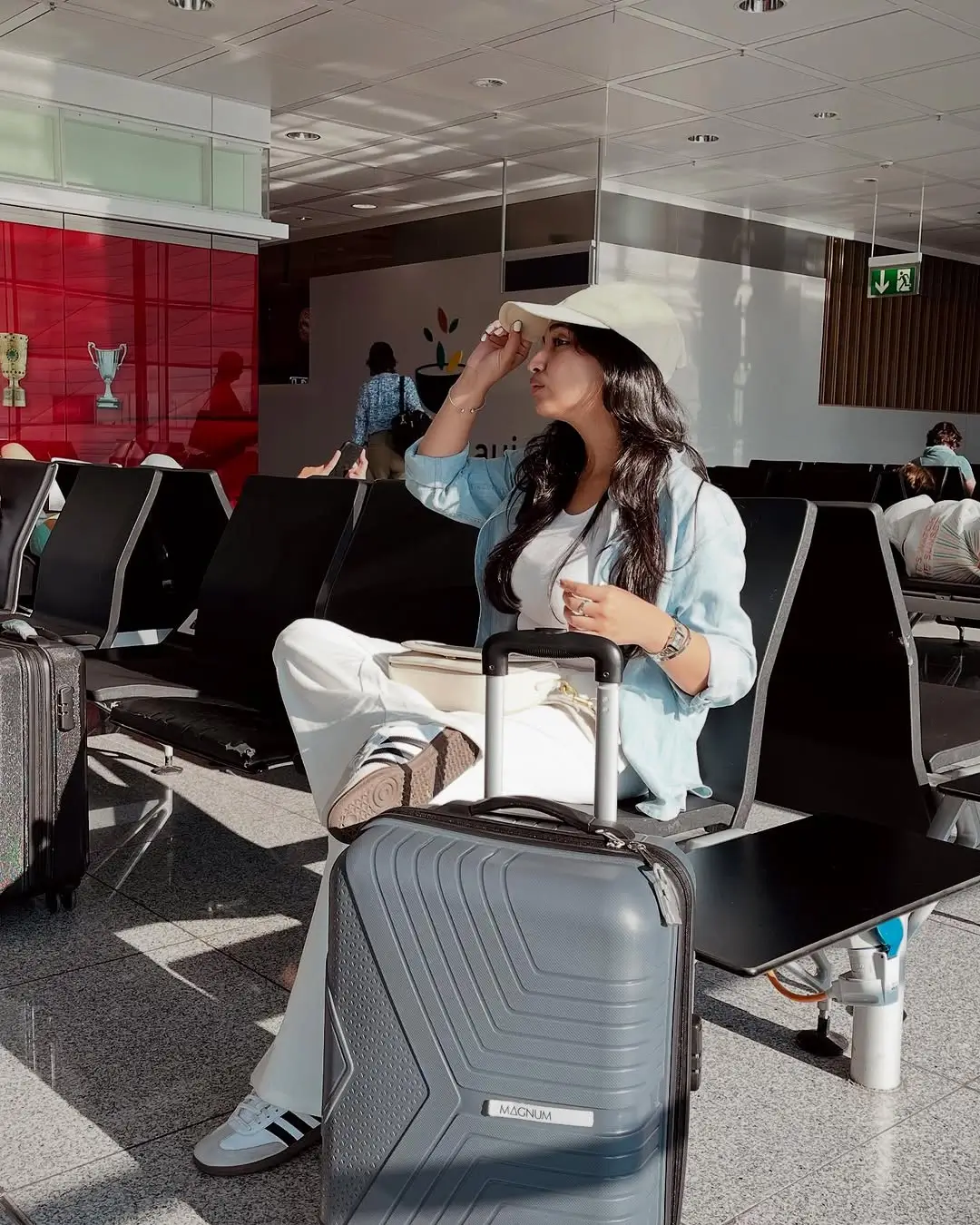 comfy airport outfits summer 2026 Soft Neutrals and Relaxed Layers at the Gate