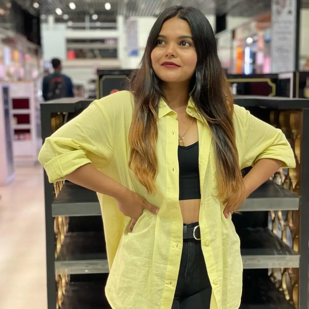 comfy airport outfits summer 2026 Layered Yellow Shirt with Everyday Ease