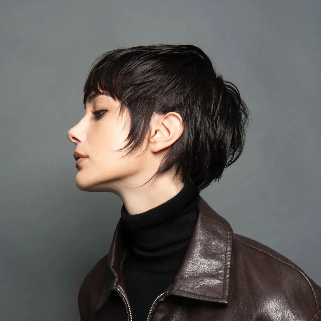 cute summer bixie haircut 2026 Soft Edgy Bixie with Feathered Bangs