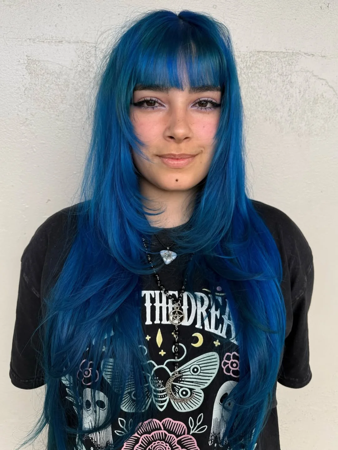 face-framing summer butterfly haircut 2026 Electric Blue Layers with Bold Fringe