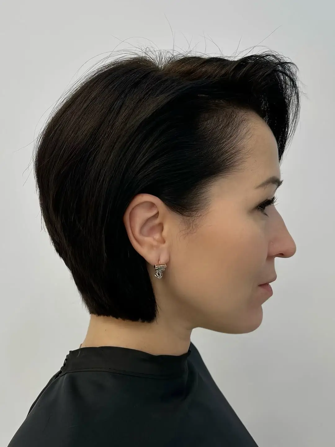 layered summer haircuts for thin fine hair 2026 Sleek Graduated Bob with Hidden Layers