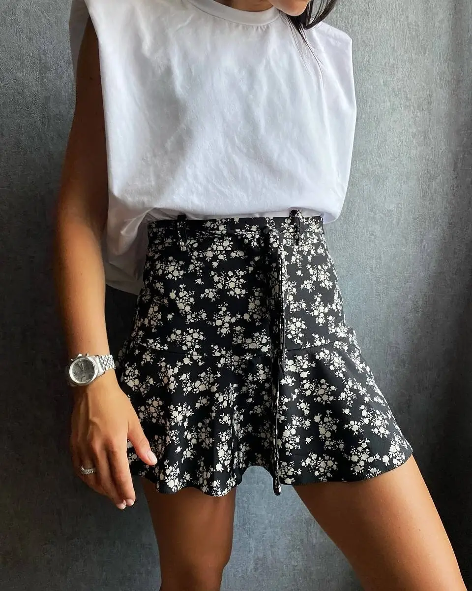 short outfits for women summer 2026 Relaxed White Top and Feminine Printed Flow