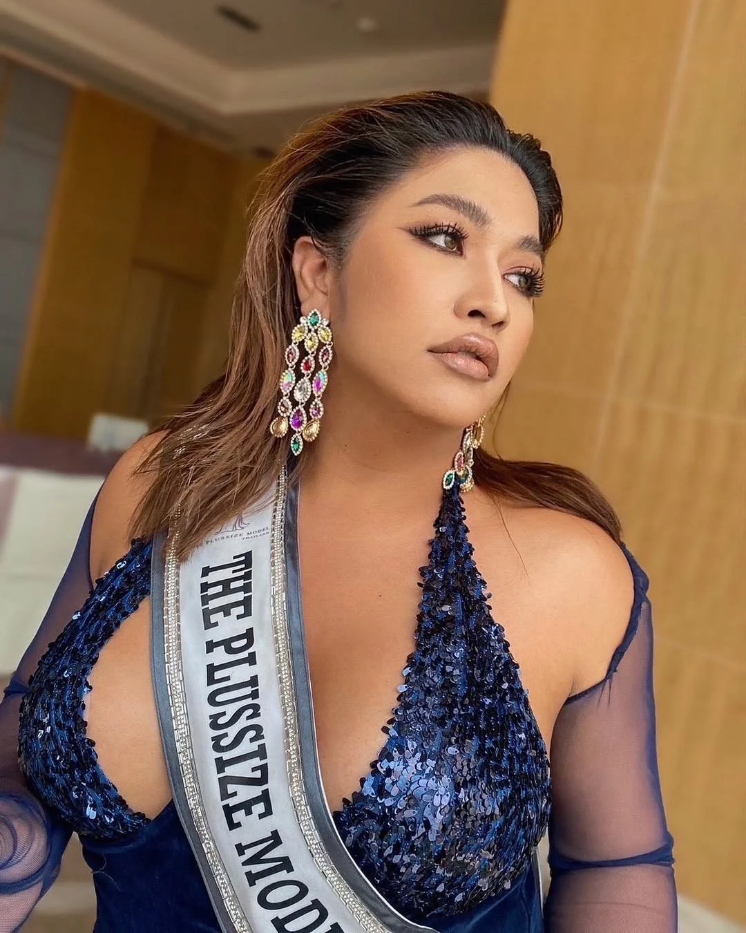 slimming summer haircuts for plus size women 2026 Sleek Pulled Back Straight Hair with Face Focus