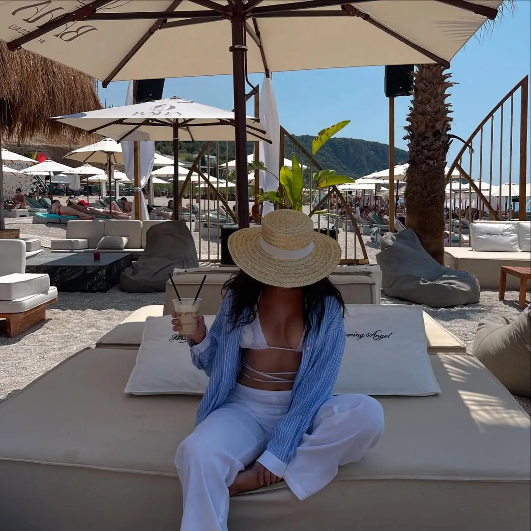 Summer Beach Outfit For Women 2026 Relaxed Blue Shirt and White Pants Beach Set