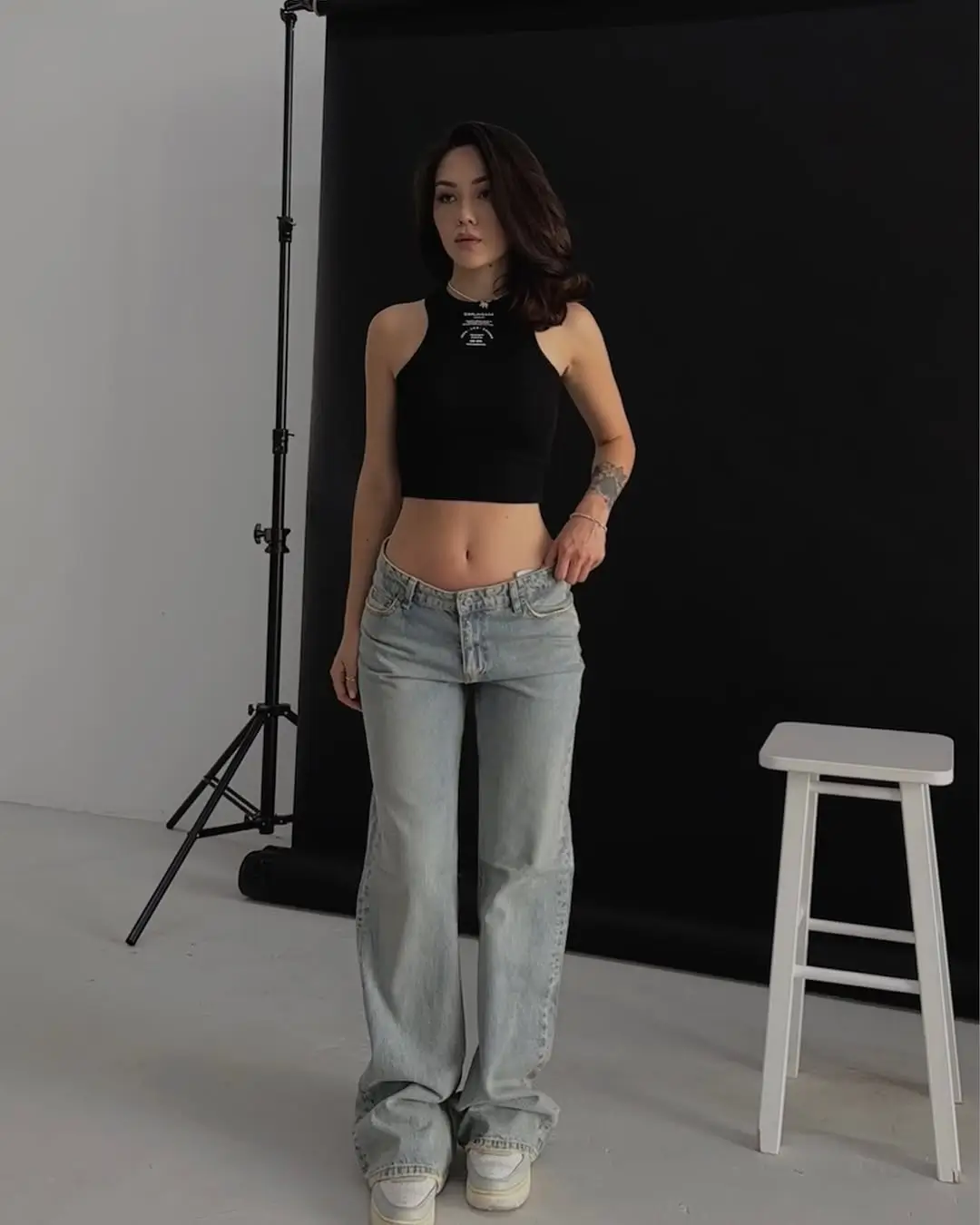 summer crop top outfits for women 2026 Relaxed Denim and Sharp Crop Balance
