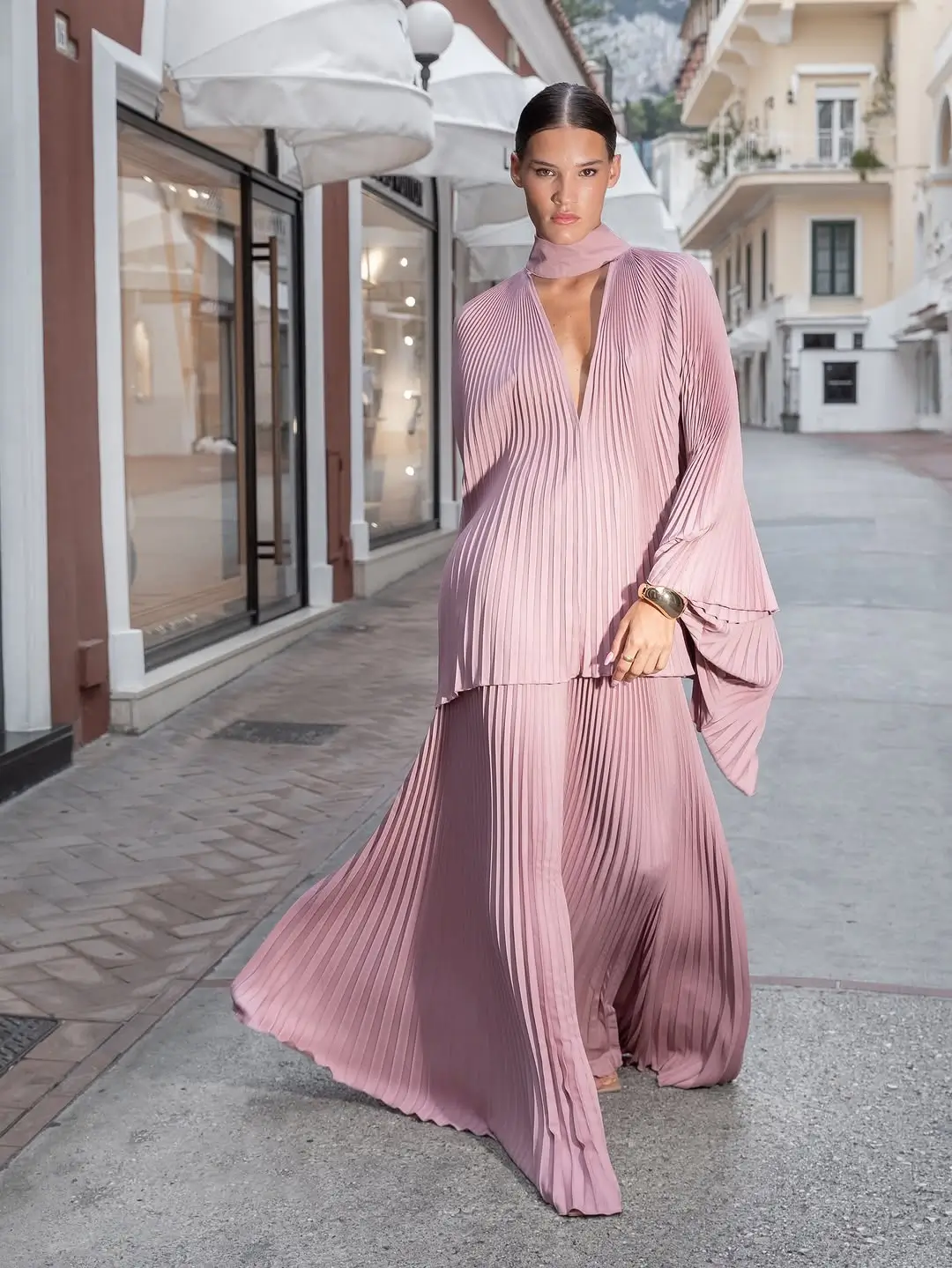 summer night going out outfits 2026 Flowing Pleats and Quiet Luxury Evenings