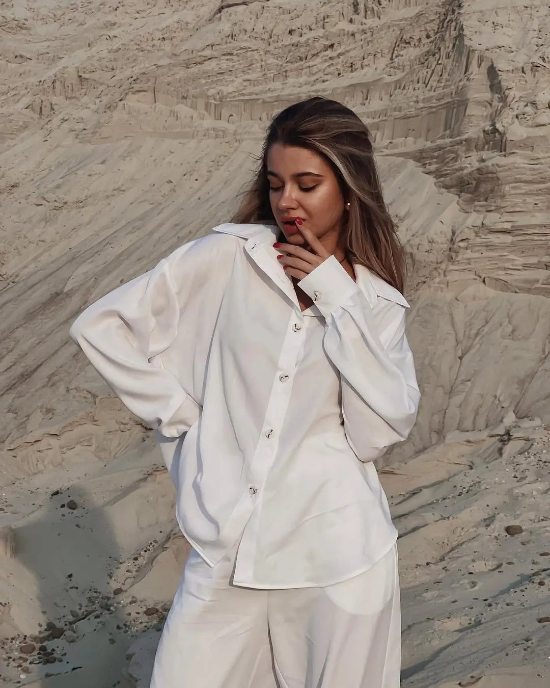 summer outfits for women 2026 Relaxed White Layers with a Coastal Mood