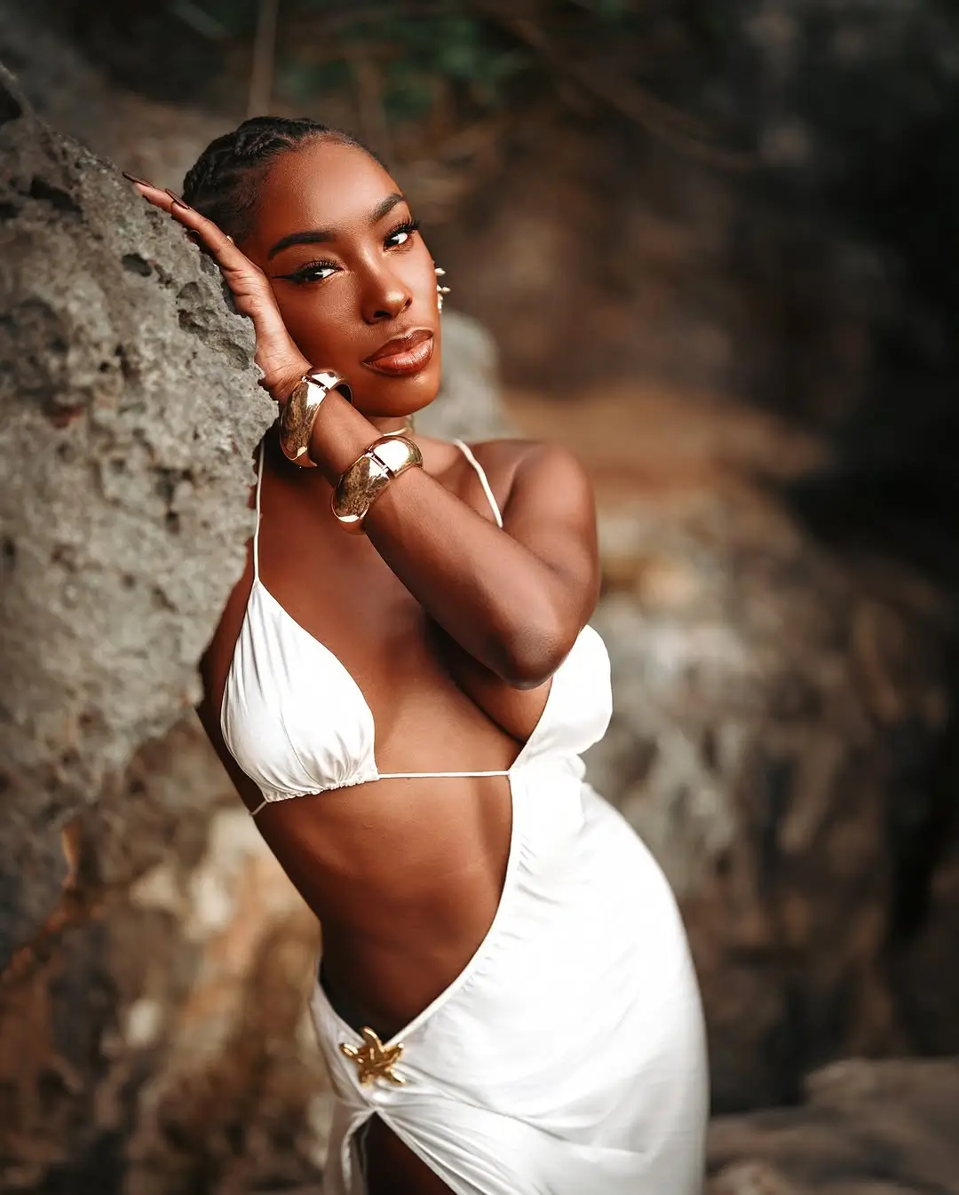trendy summer outfits for black woman 2026 Sculpted White Dress for Summer Escape Mood