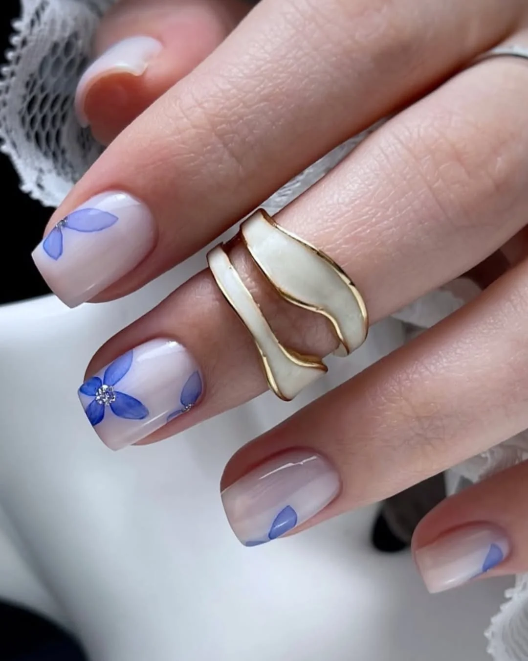 chic light summer nails 2026 Lavender Floral Minimalism