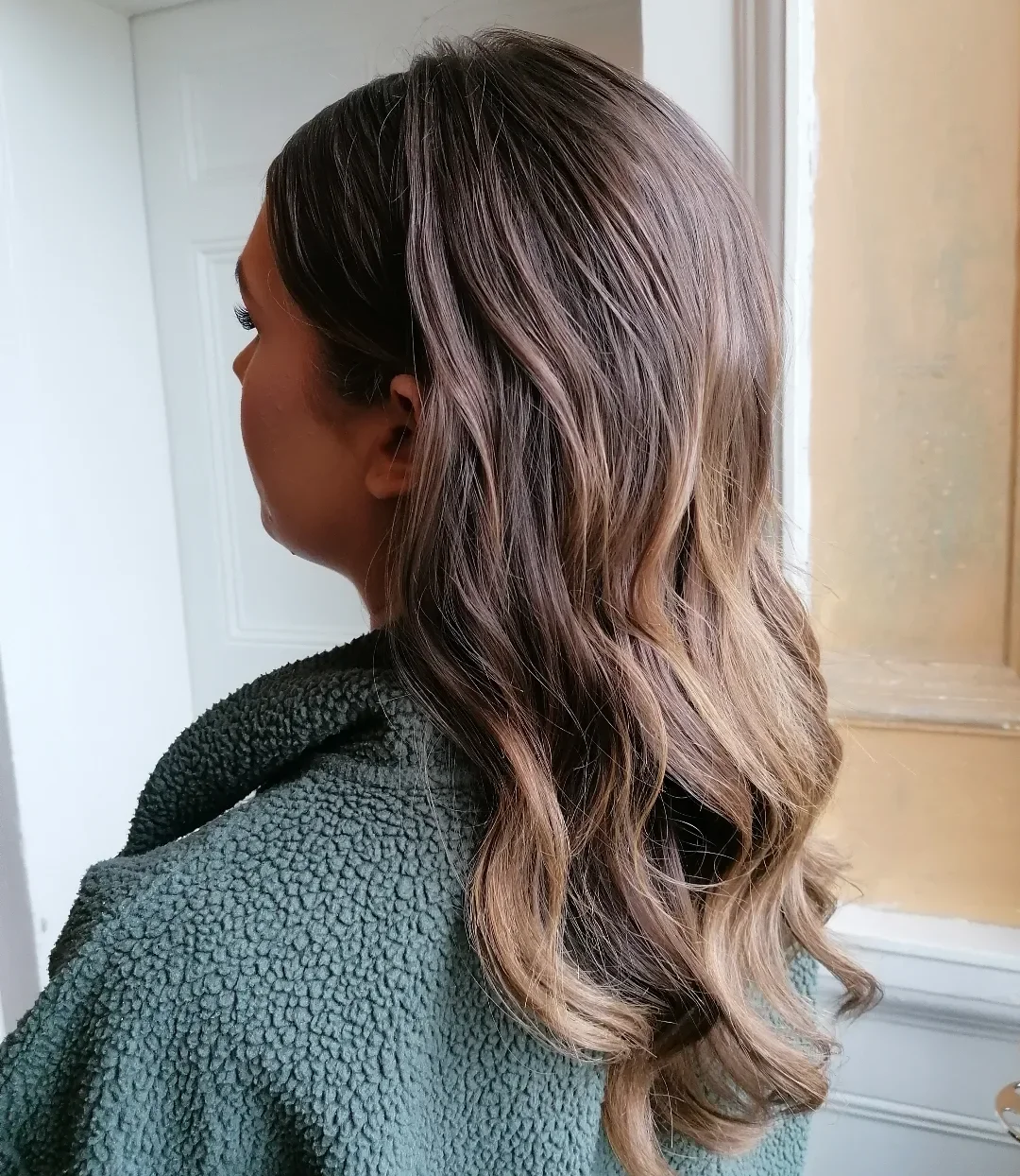 easy summer hairstyles ideas 2026 Dimensional Summer Waves With Lived-In Color