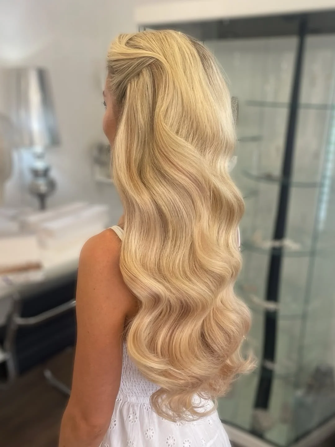 easy summer hairstyles ideas 2026 Golden Blonde Waves With Effortless Summer Movement