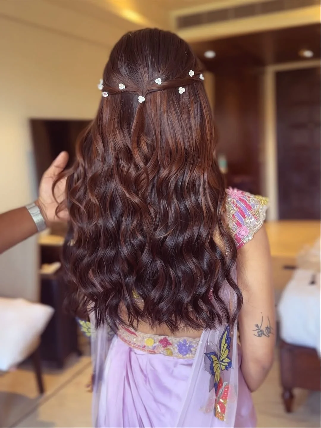 easy summer hairstyles ideas 2026 Loose Romantic Waves With Minimal Floral Detail