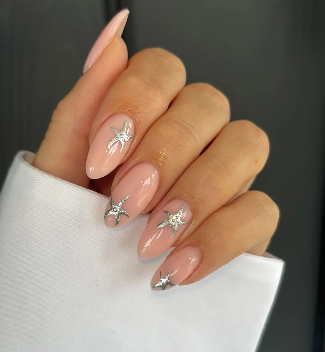 June Nail Colors ideas 2026 - Summer Trends 2026 Silver Starfish Nude Nails