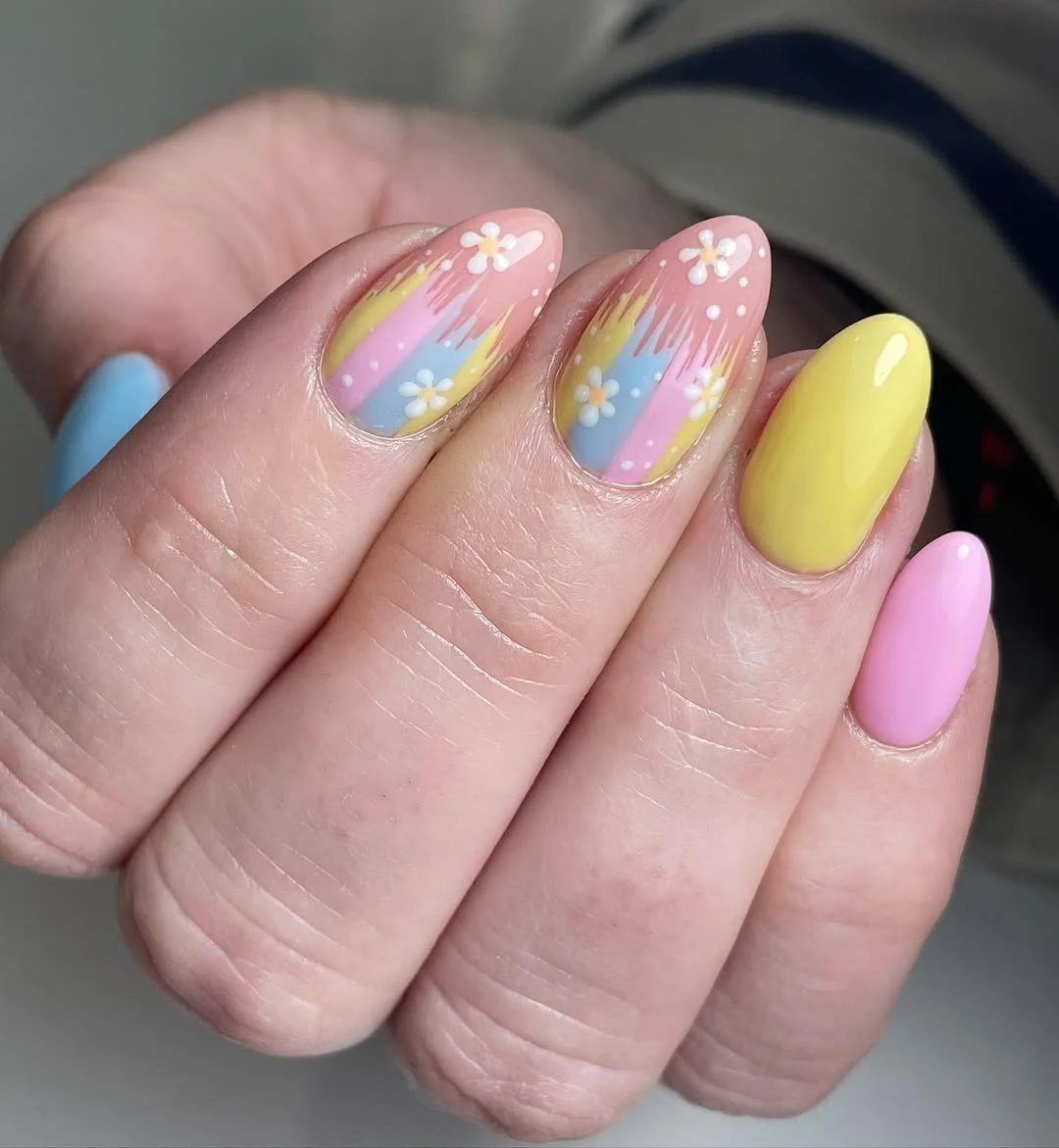 June Nails Ideas 2026 Pastel Daisy Nails