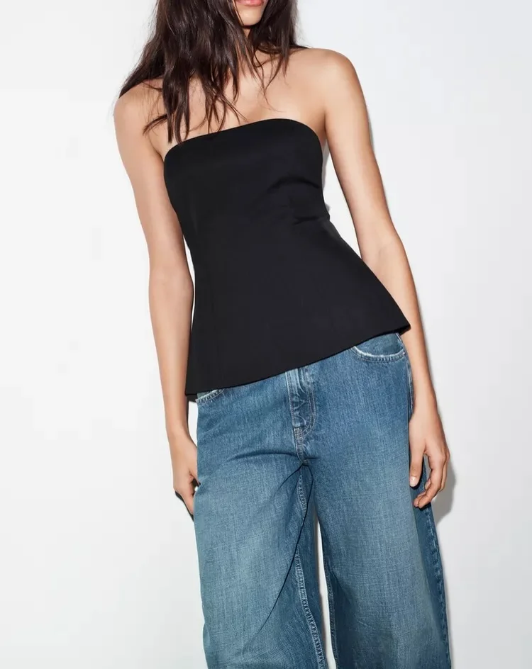 June Outfits Ideas - Summer Trends 2026 Minimal Strapless Tops Are Defining Casual Summer Style