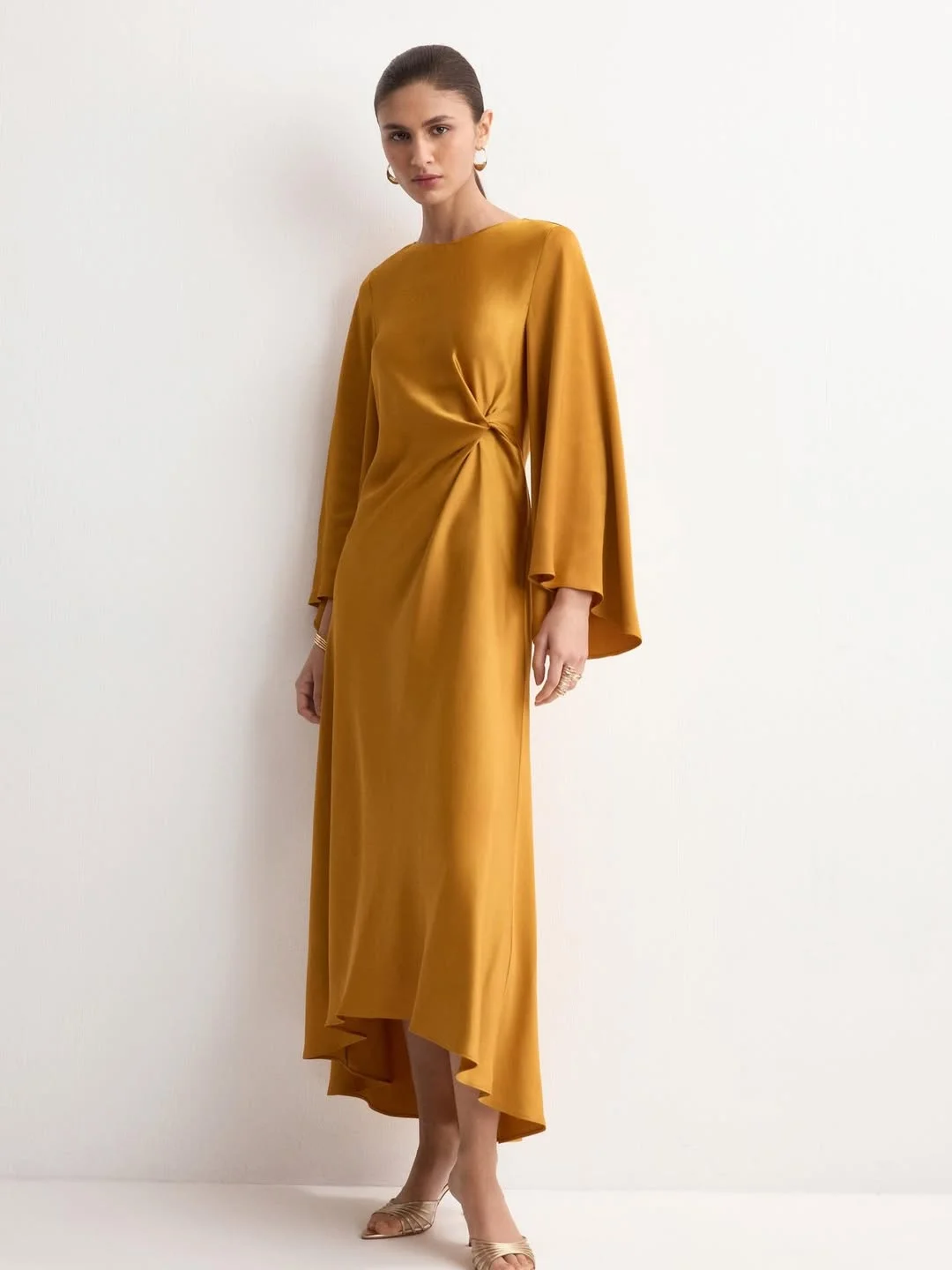 June Outfits Ideas - Summer Trends 2026 Golden Satin Dresses Are Bringing Back Old Hollywood Energy