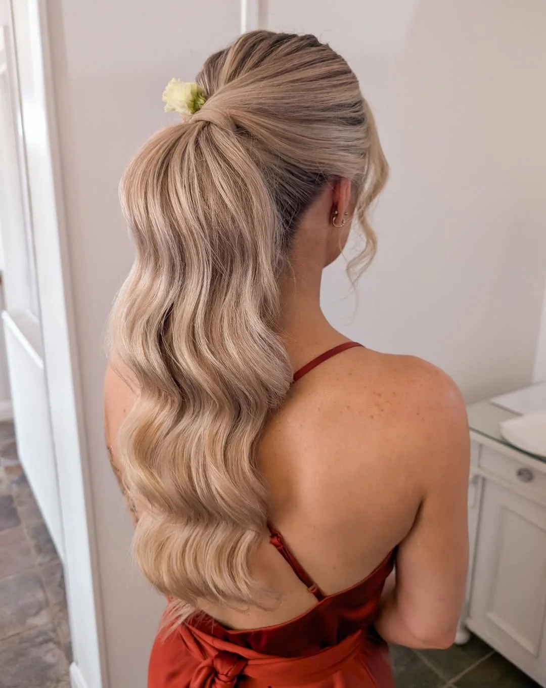 low summer ponytail hairstyle 2026 Soft Blonde Ponytail With Relaxed Texture