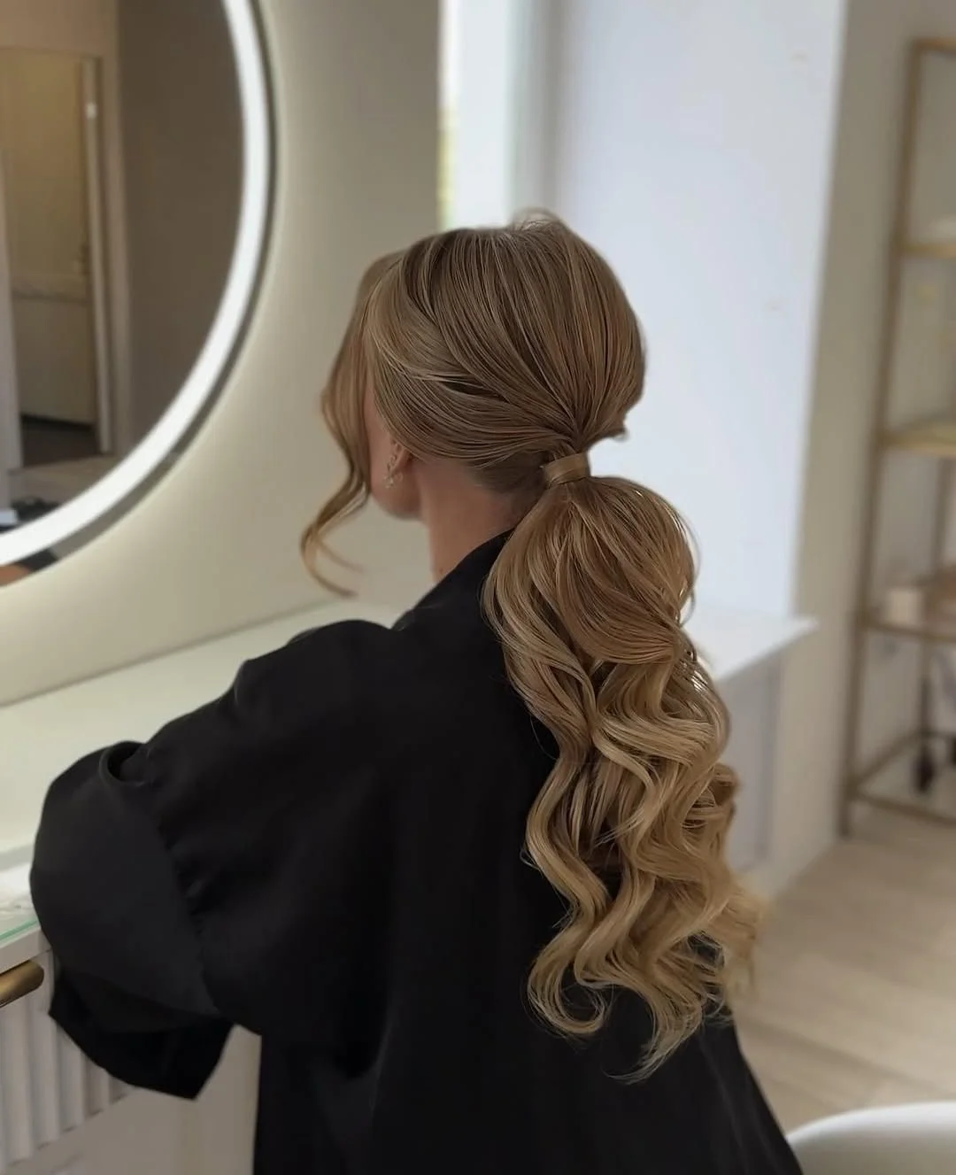 low summer ponytail hairstyle 2026 Classic Blonde Ponytail With Soft Curls