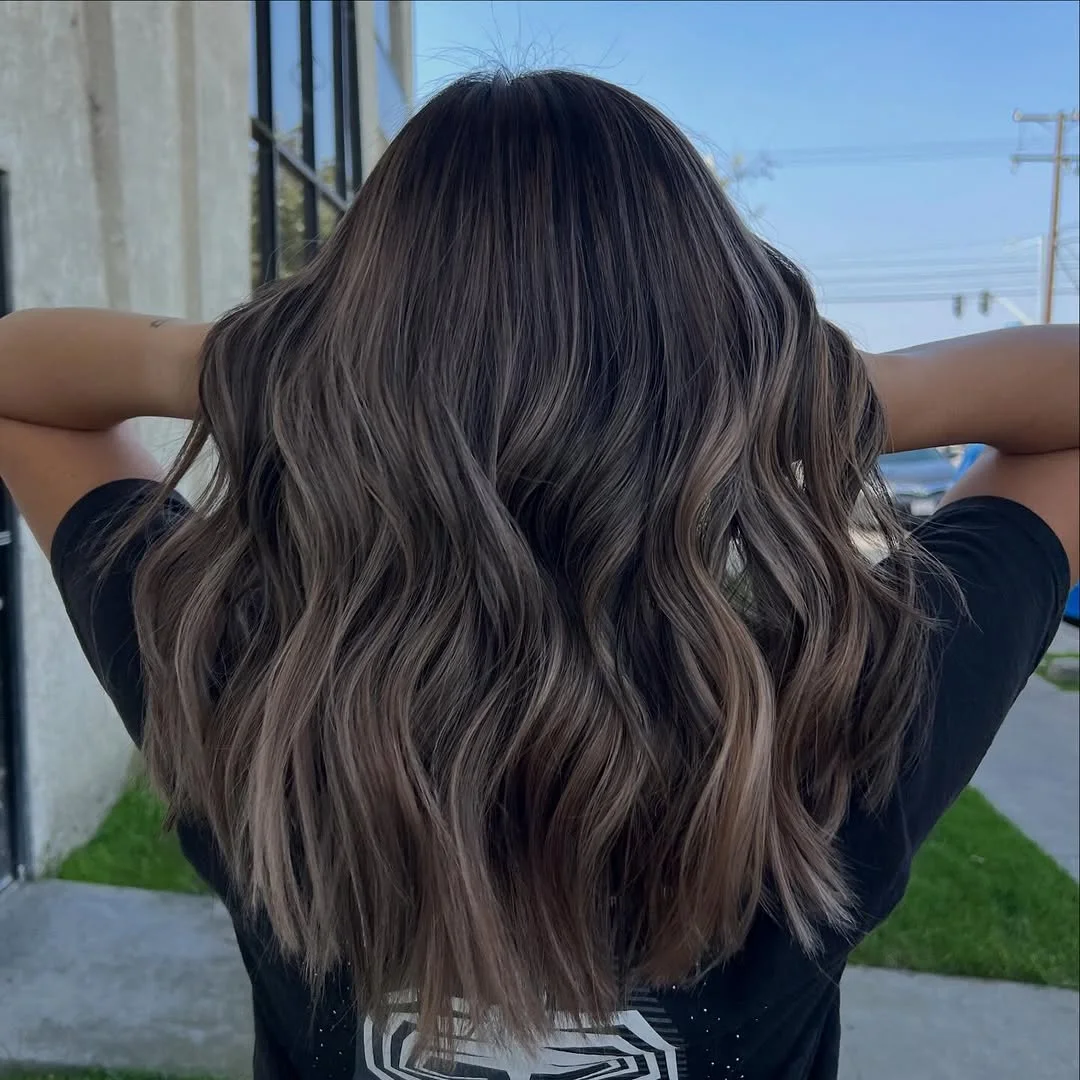 soft summer mushroom brown hair color 2026 Soft lived-in brunette with subtle mushroom highlights
