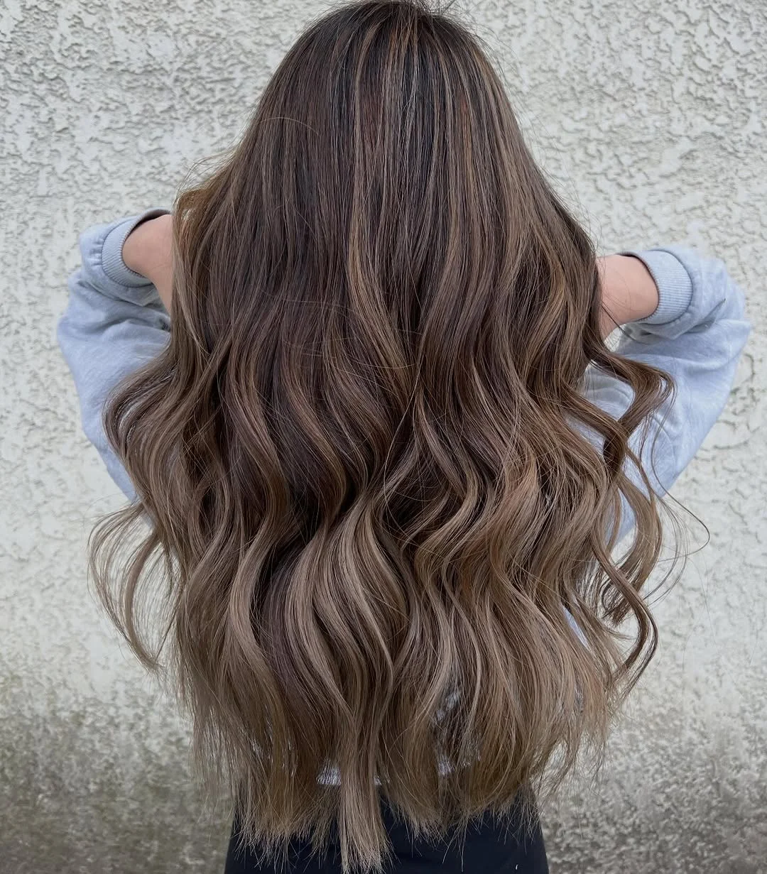 soft summer mushroom brown hair color 2026 Soft neutral mushroom waves with barely there dimension