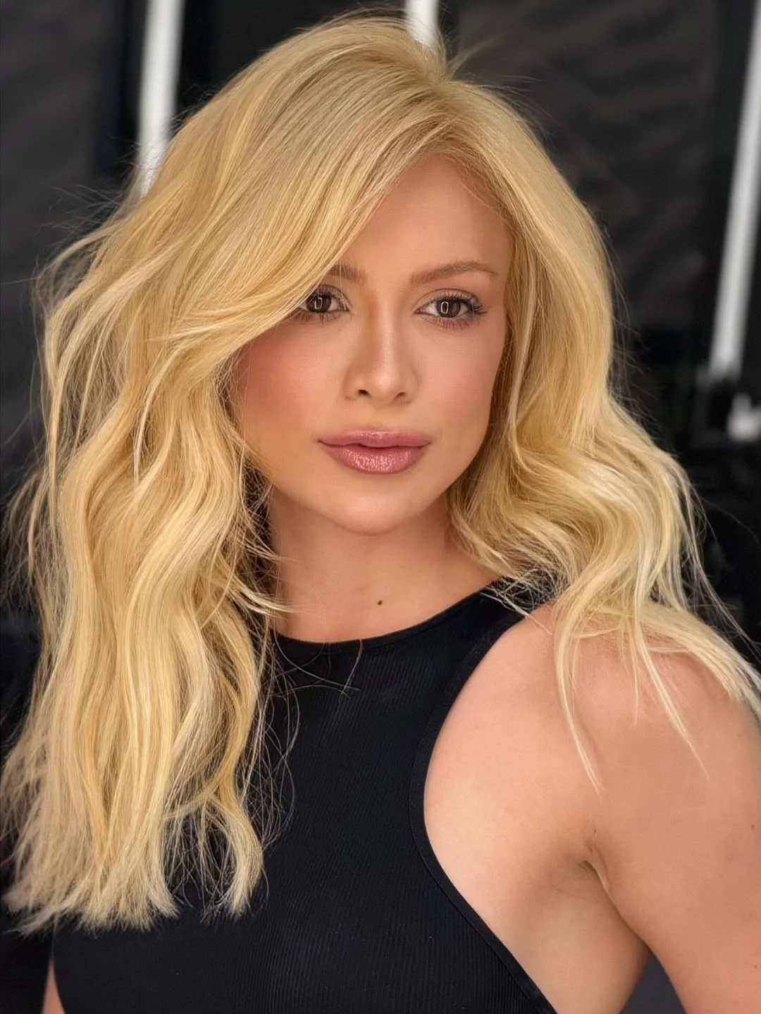 soft summer wavy hairstyle 2026 Airy Blonde Beach Waves For Summer Evenings