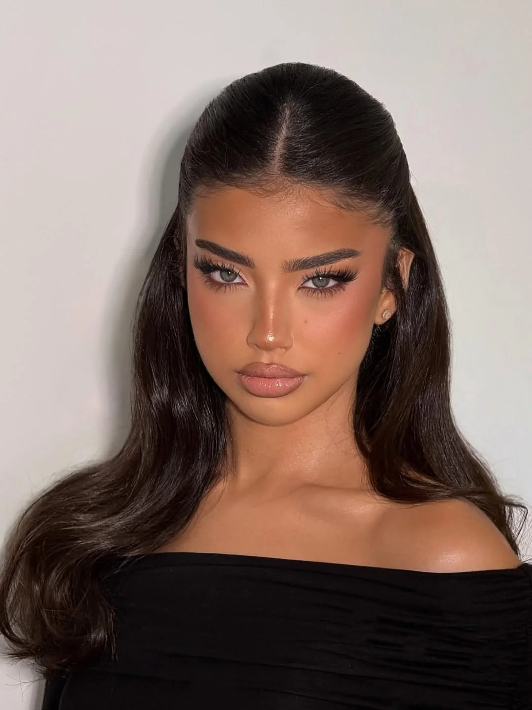 soft summer wavy hairstyle 2026 Soft Brunette Waves With Sleek Crown