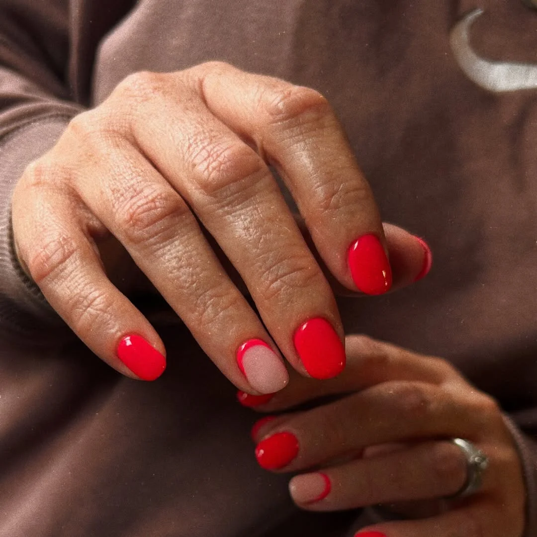 summer manicure color ideas 2026 Hot Coral Nails With A Retro Summer Glow