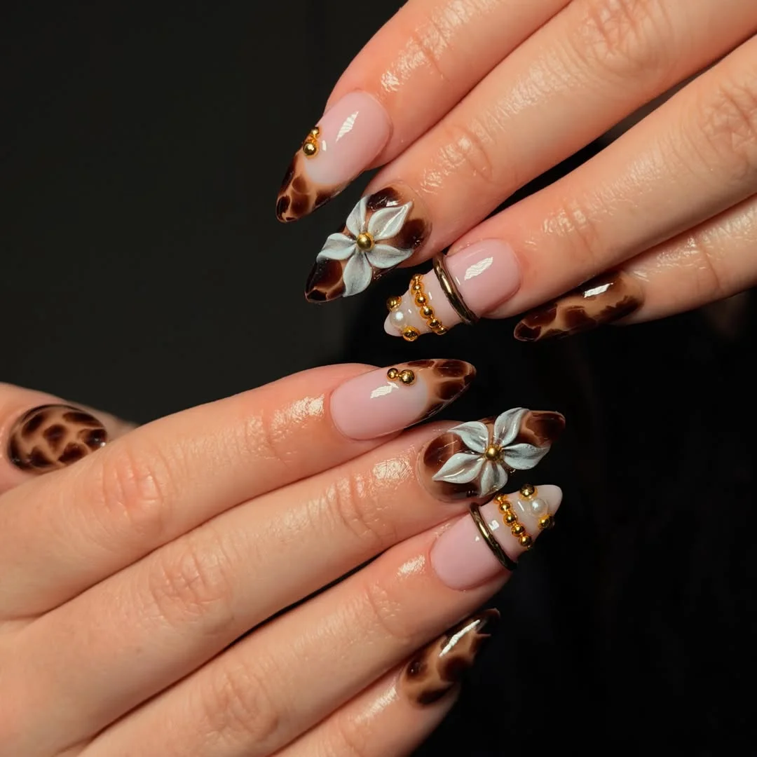 Summer nail art ideas 2026 Tortoiseshell Flower Nails with Gold Details