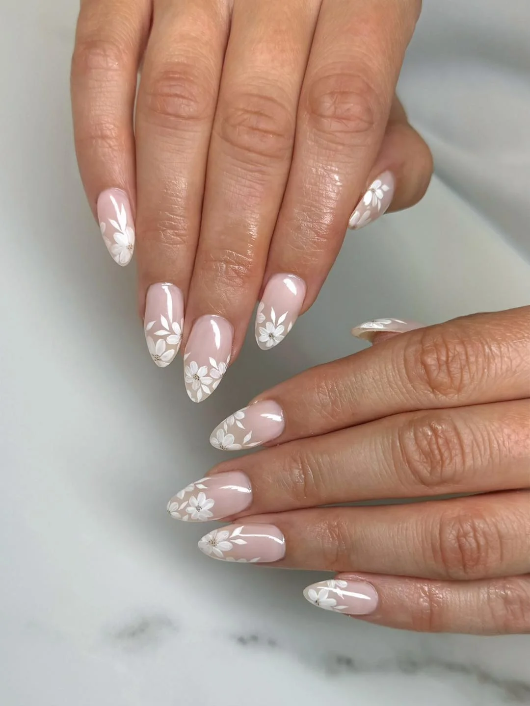 Summer nail art ideas 2026 Minimal White Flower Nails for Soft Summer Mornings