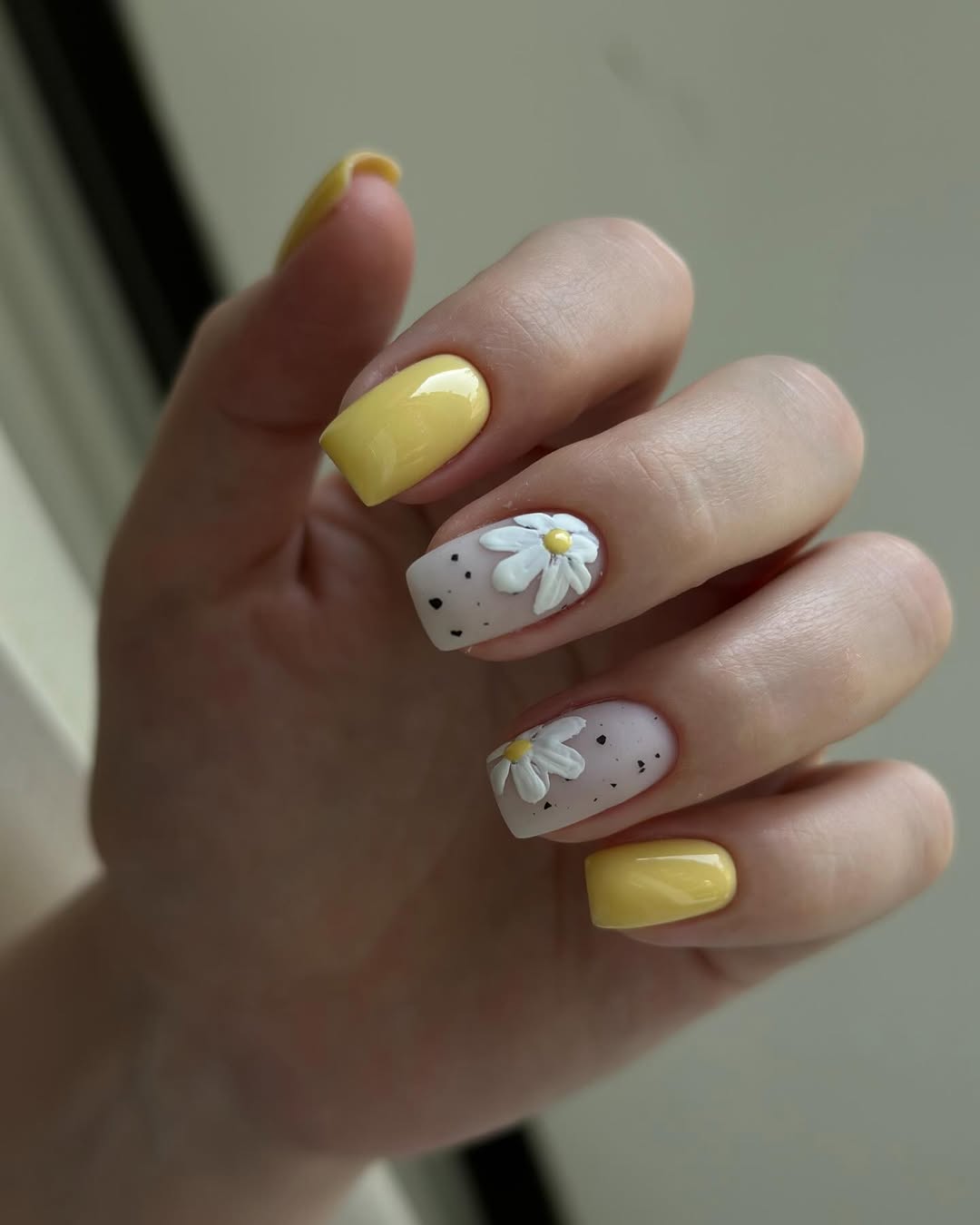 summer nail colors 2026 Daisy Yellow Summer Nails