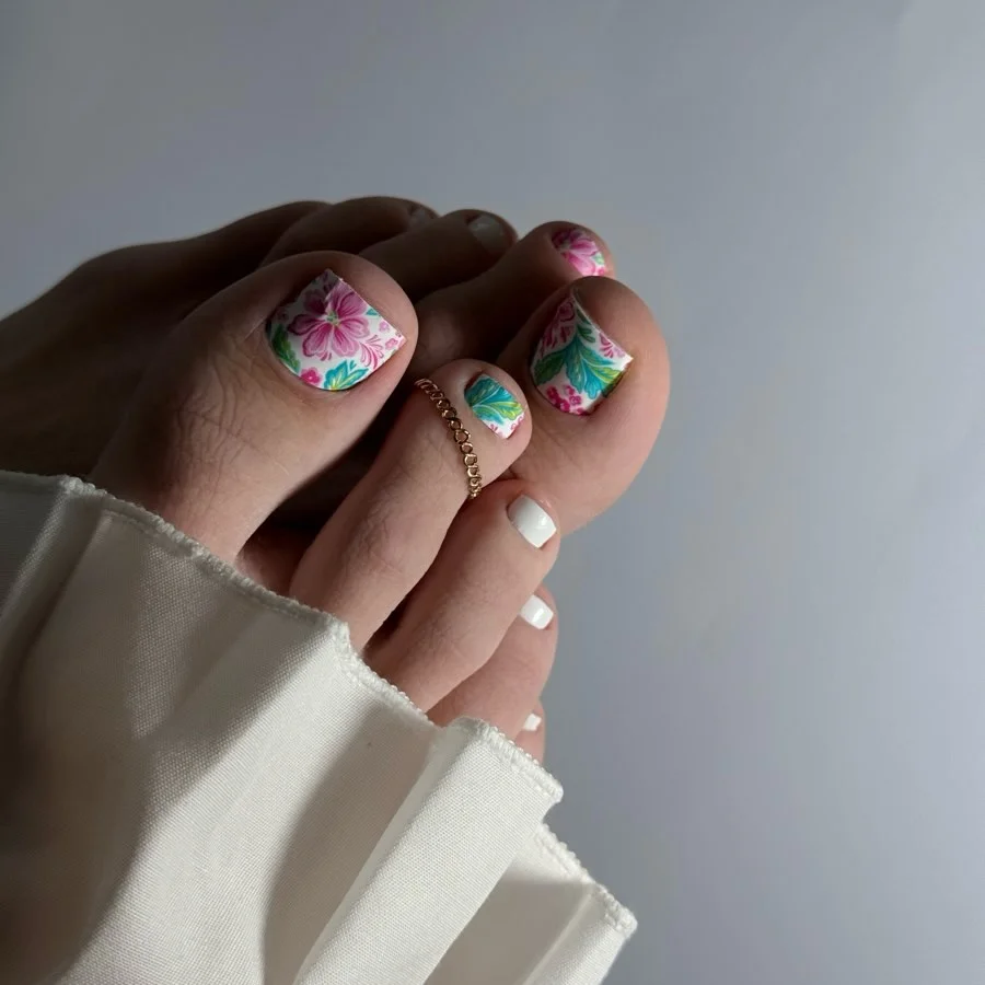 Summer Pedicure Colors 2026 - Trendy Ideas for Bright and Soft Summer Toes