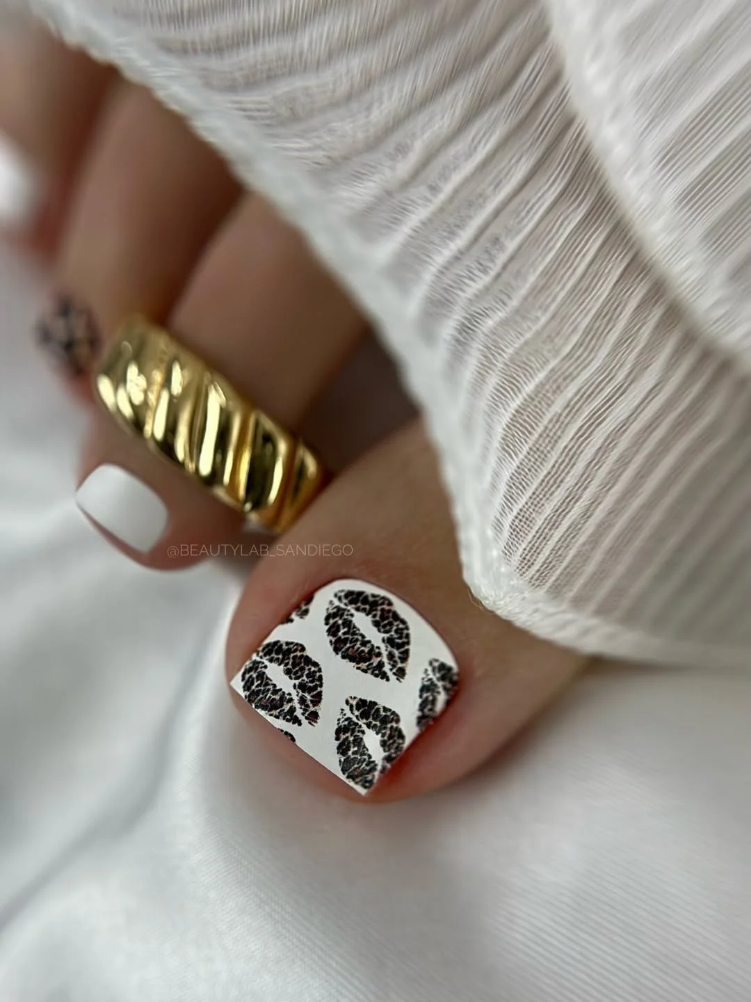 summer pedicure colors 2026 Minimal White Nails With Black Lip Print