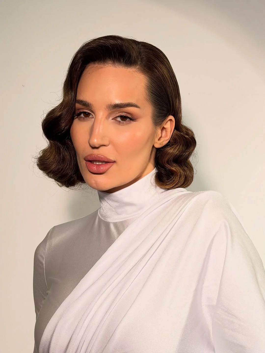 textured summer short hairstyles 2026 Vintage Glossy Wave Bob