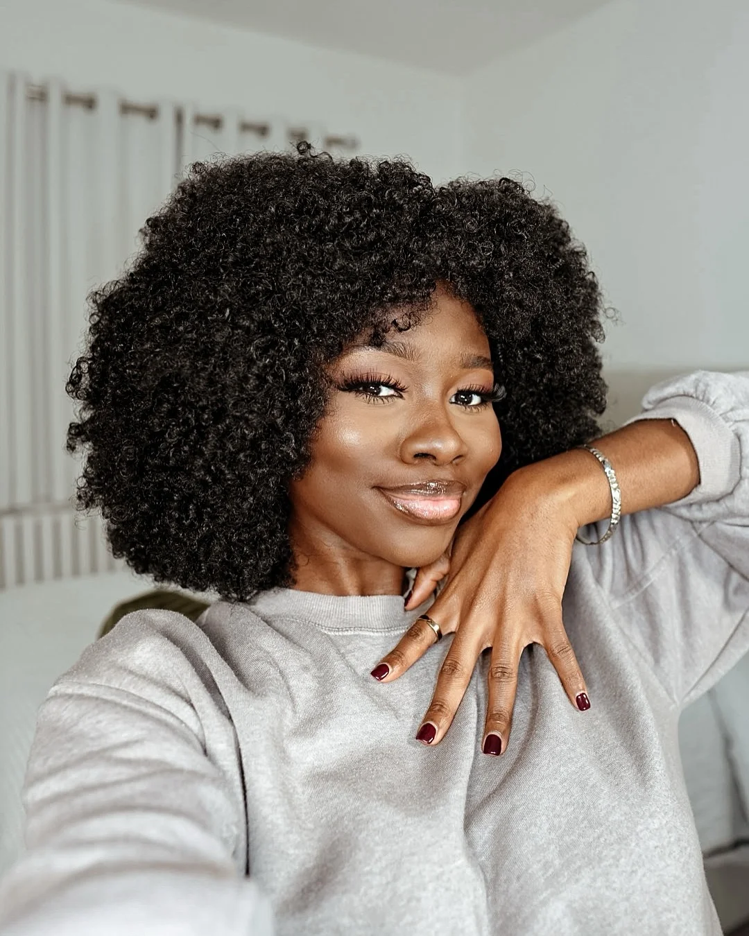 trendy summer hairstyle black women 2026 Voluminous Curly Shape With Soft Layers