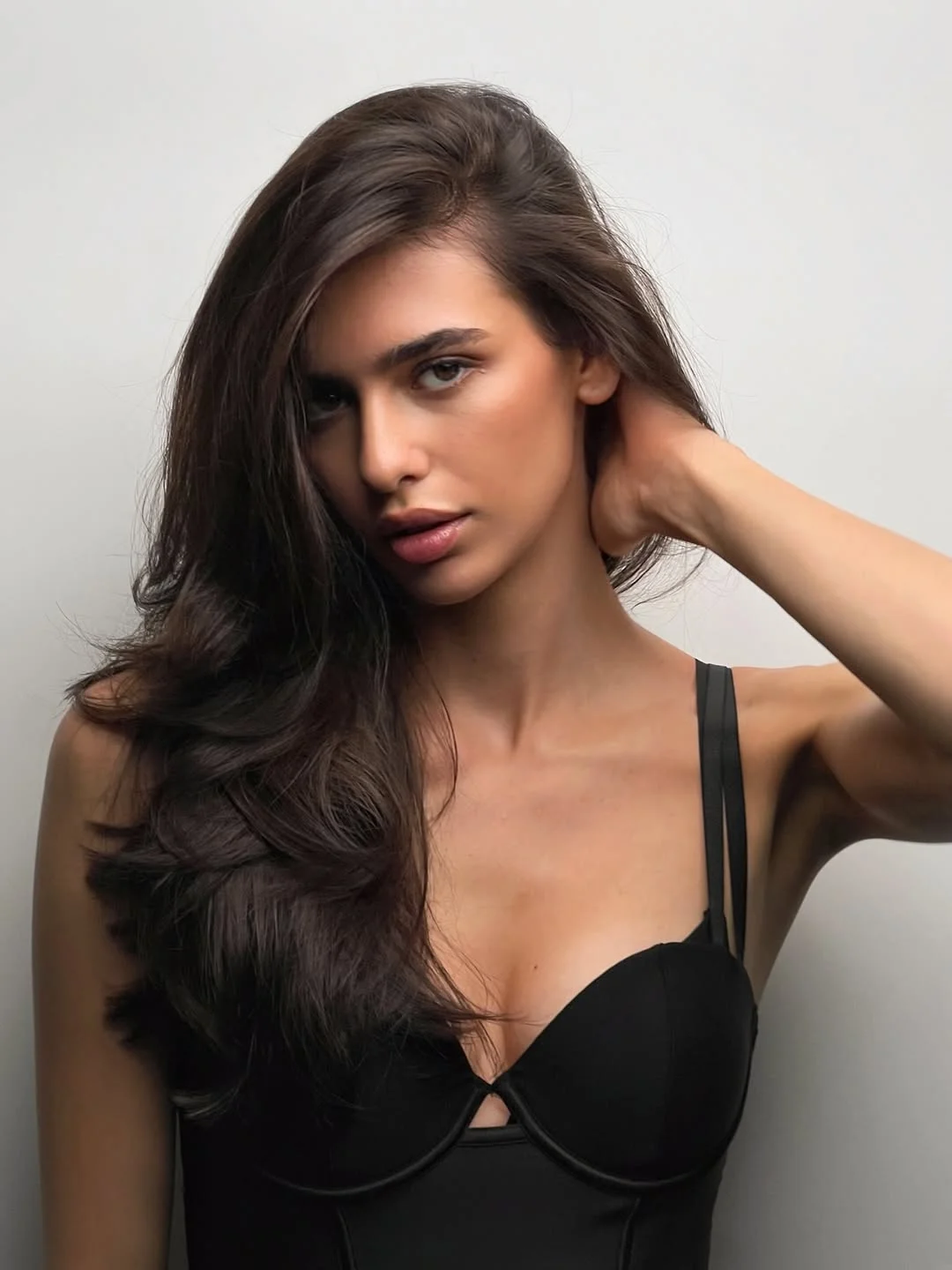 warm summer brunette hair color 2026 Effortless Side-Swept Brunette with Dimensional Ends