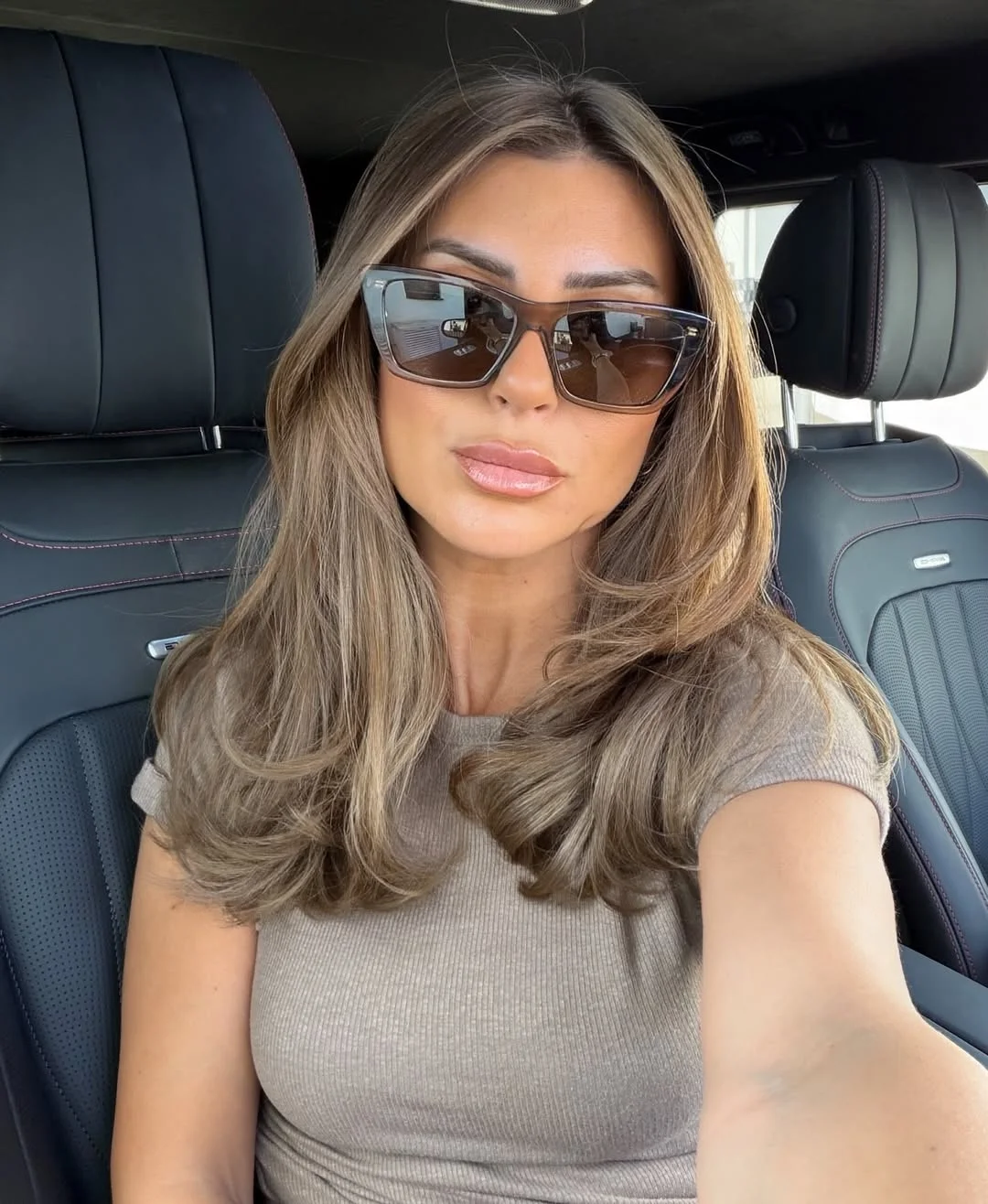 warm summer hair color for tan skin 2026 Warm Beige Layers with Face-Framing Glow