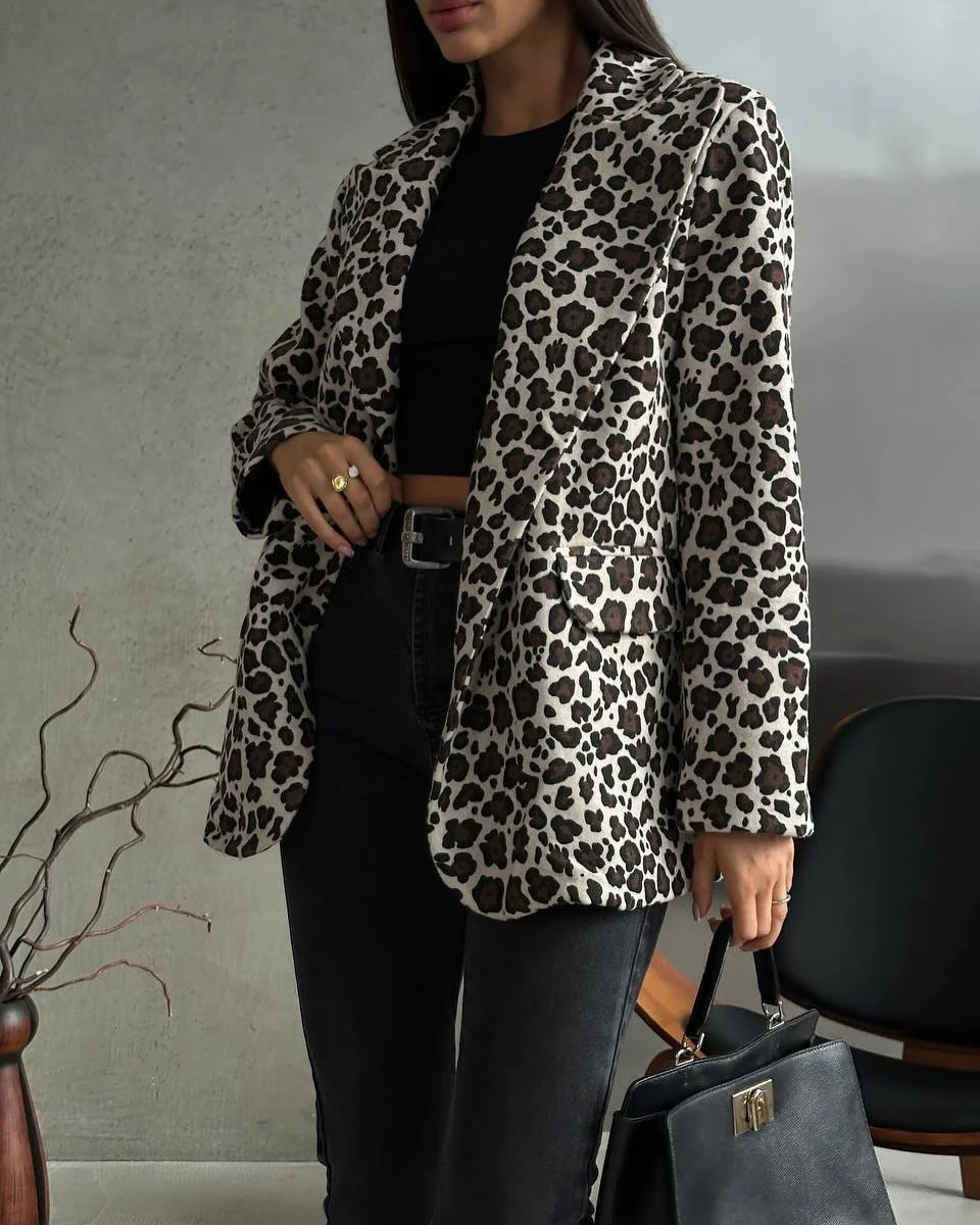 chic fall fashion aesthetic 2026 Leopard Print Returns With Sophisticated Confidence