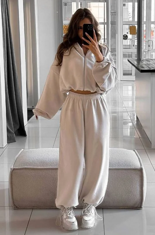 chic fall fashion aesthetic 2026 Relaxed Monochrome Loungewear