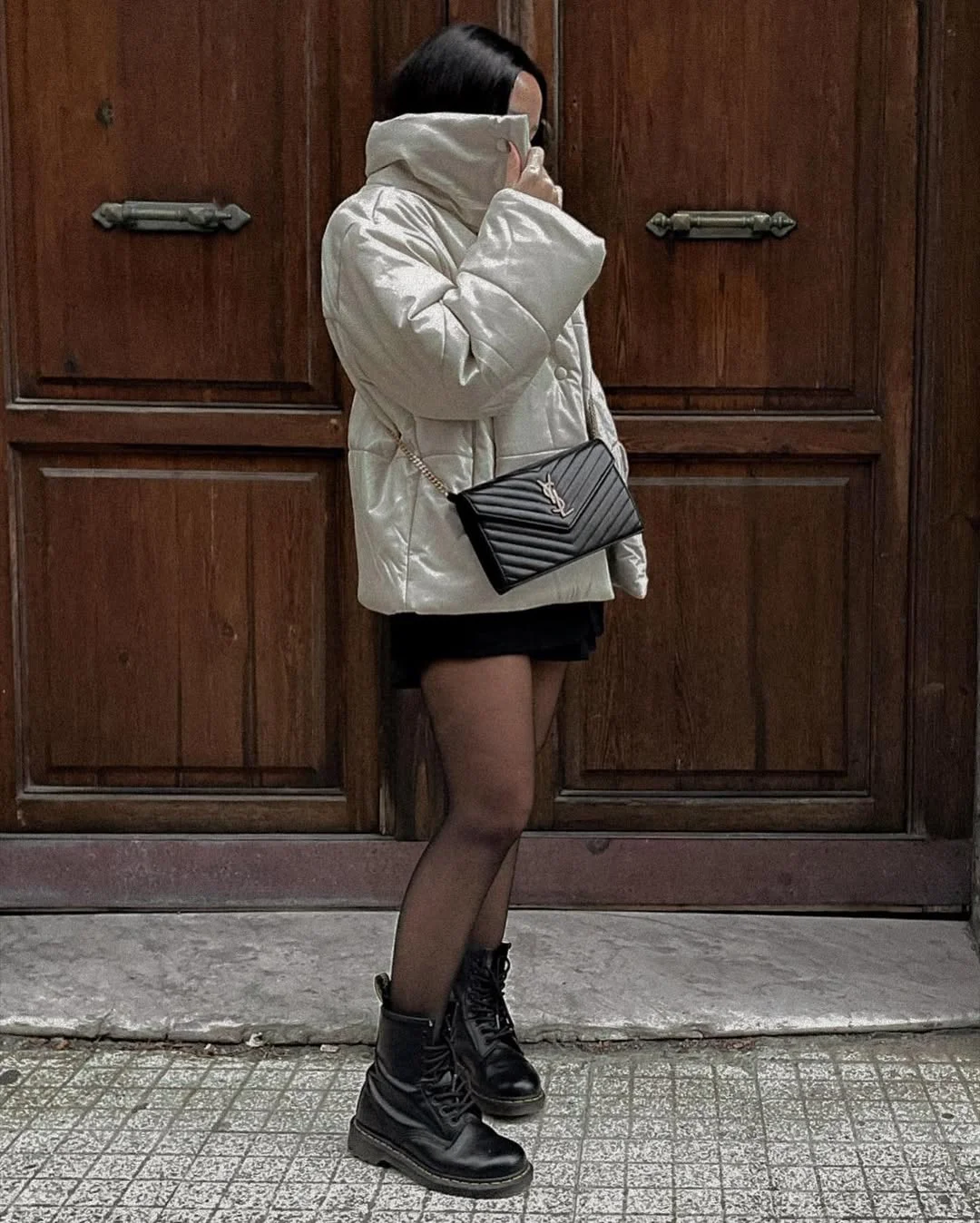 comfortable cozy chic fall outfits for 2026 High-Contrast Layers for Chilly Fall Evenings