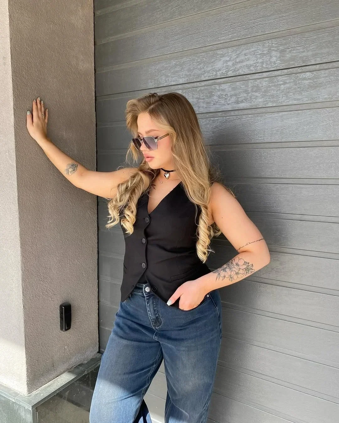 cute fall mom outfits 2026 The Tailored Vest That Makes Everyday Denim Feel Fresh