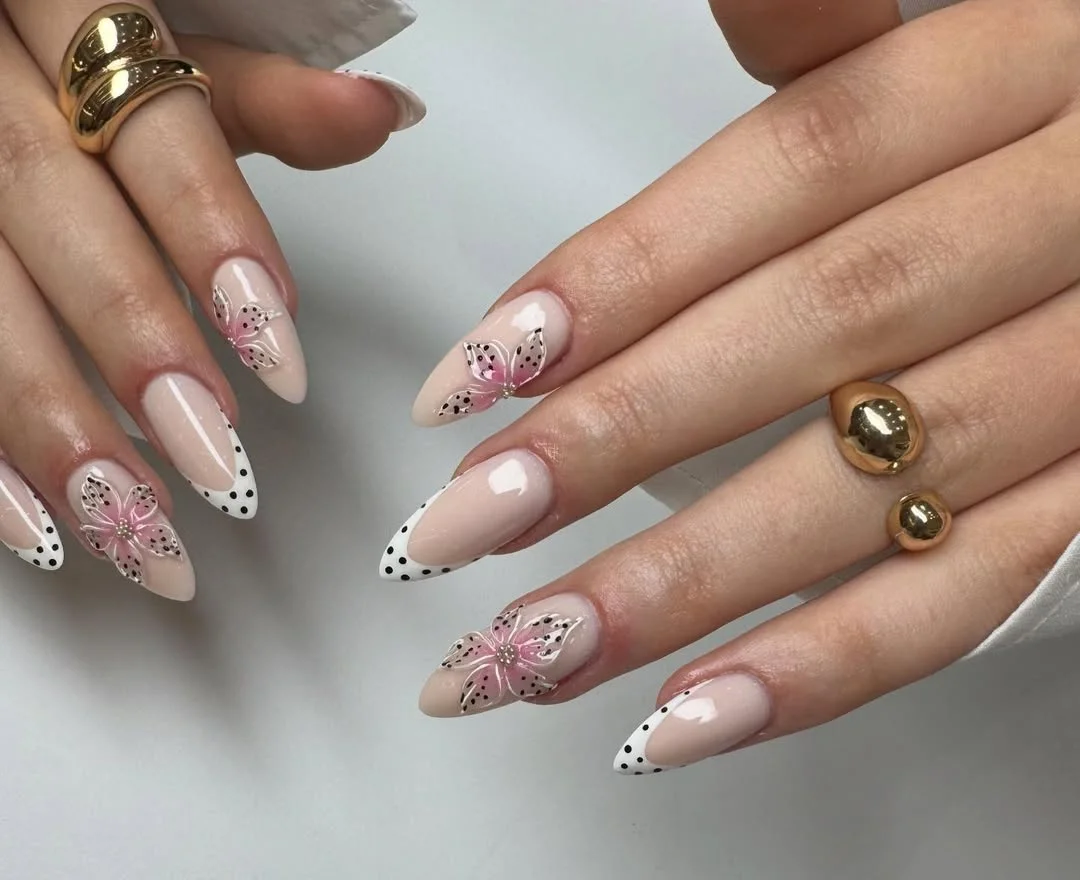 cute summer oval nails 2026 Delicate Floral Oval Nails for a Romantic Summer
