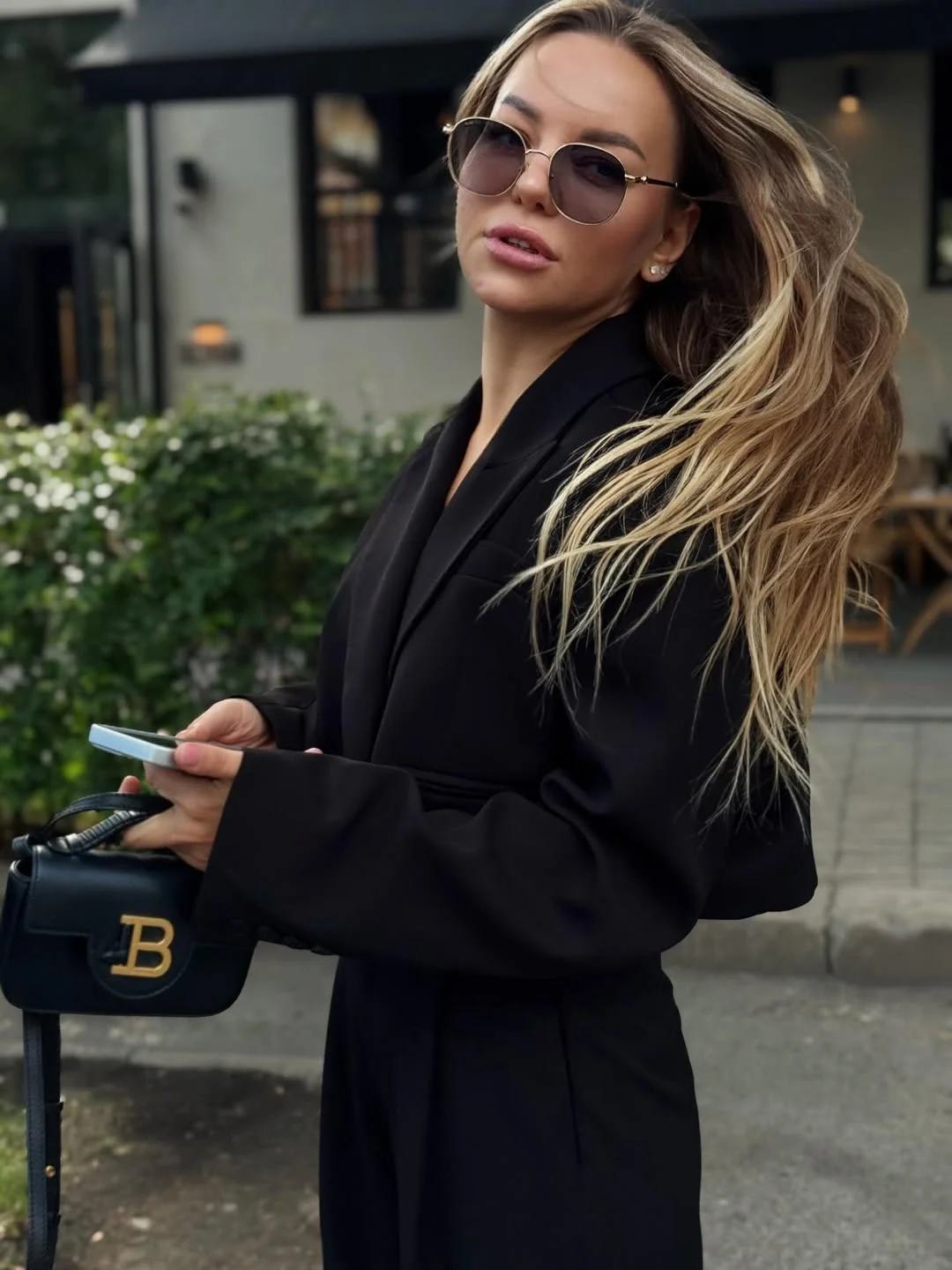 elegant fall fitted blazer outfit 2026 The Timeless Appeal of an All-Black Blazer Look