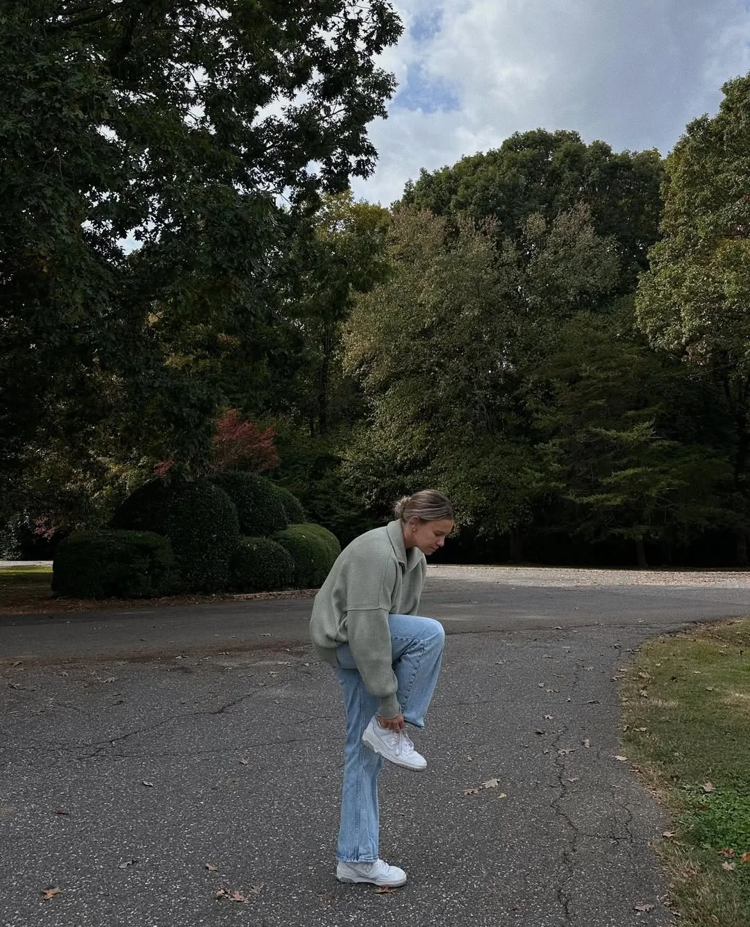 fall travel outfits with sneakers 2026 Relaxed Denim for Cool Autumn Walks