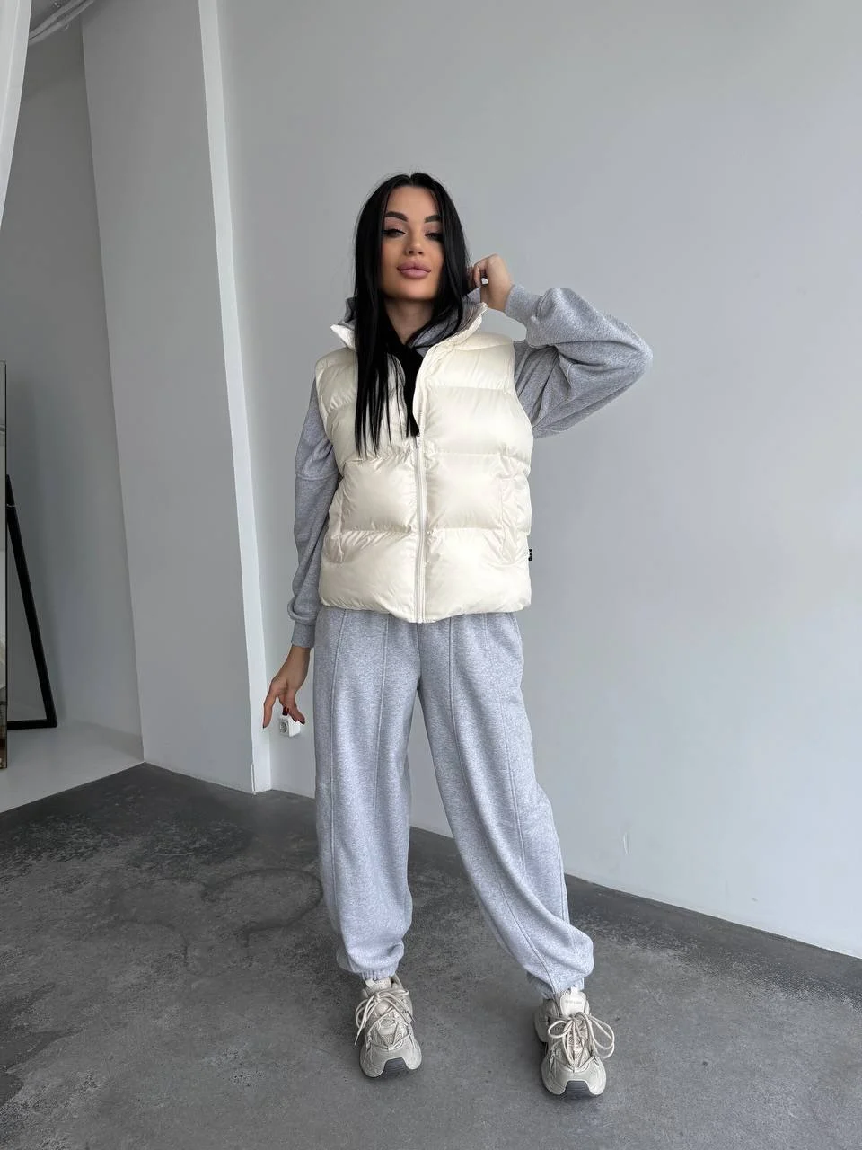 modern fall vest outfits for women 2026 Soft Cream Layers and Relaxed Weekend Comfort